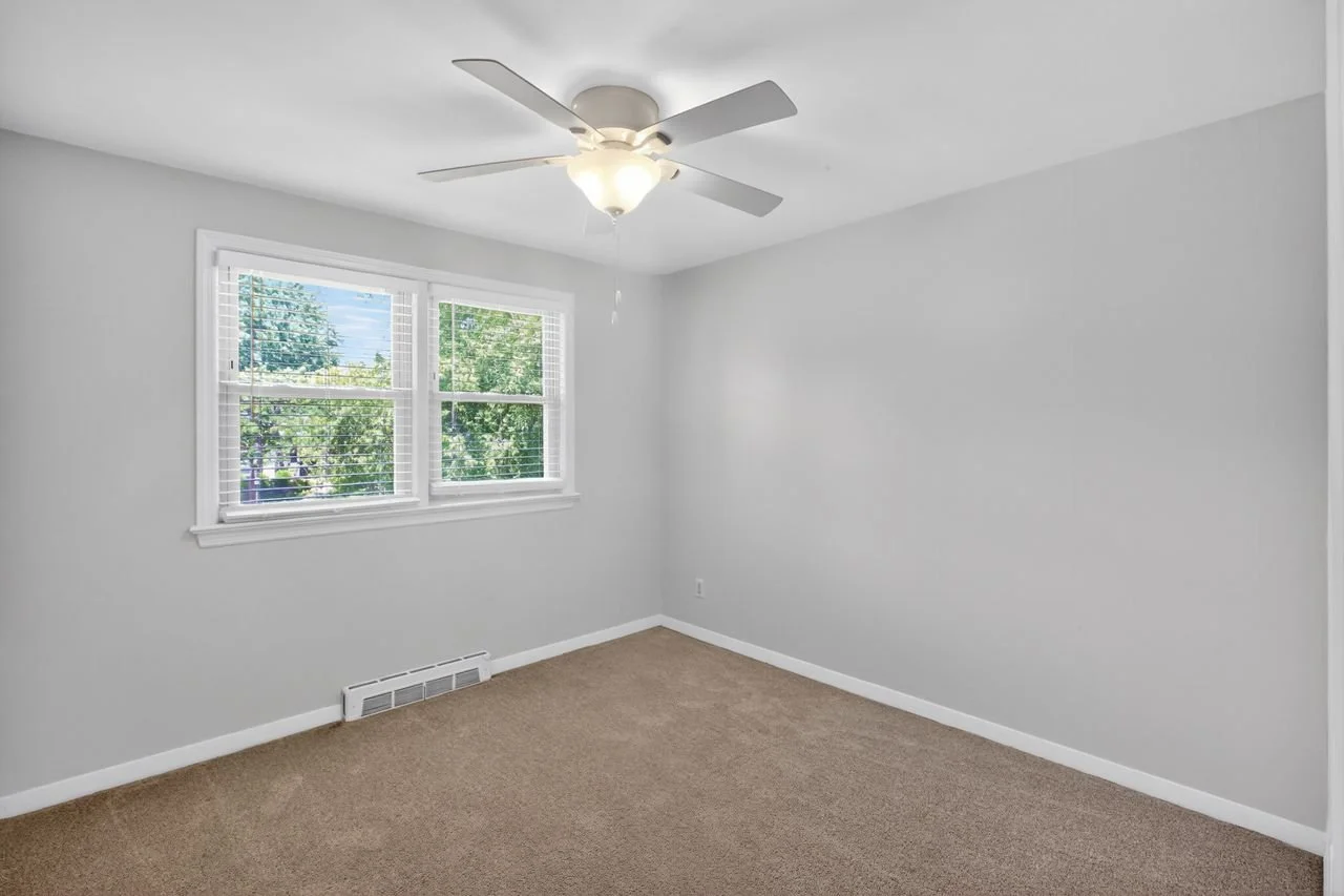 18_103_Kenwood_Dr-Bedroom-0091.jpg