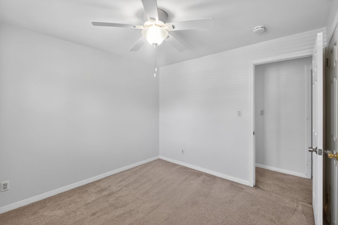 19_103_Kenwood_Dr-Bedroom-0096.jpg