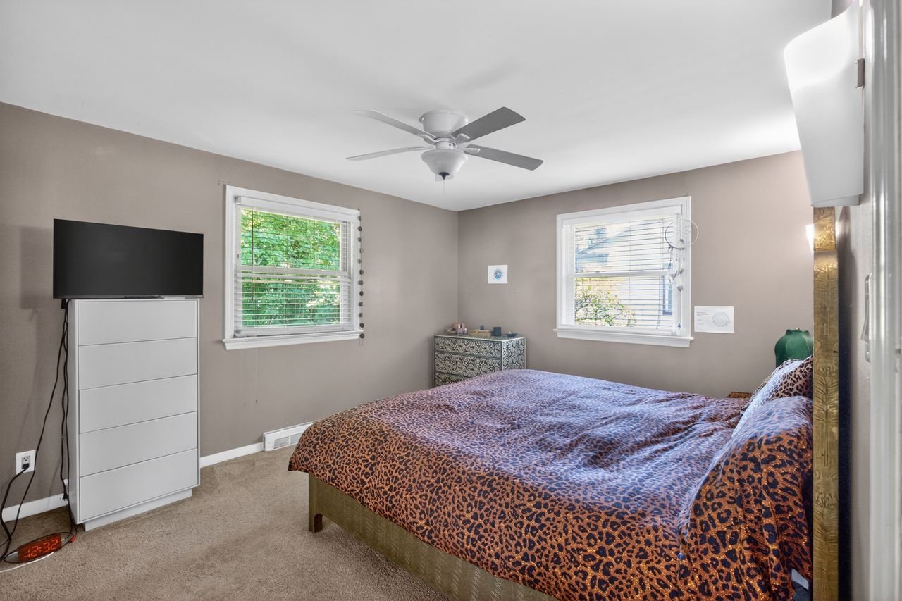 21_103_Kenwood_Dr-Bedroom-0056.jpg
