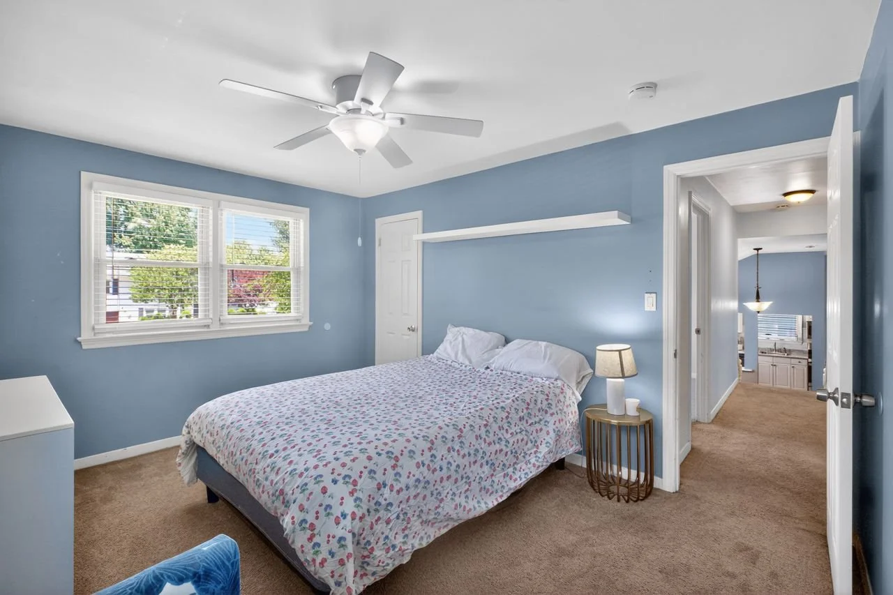 22_103_Kenwood_Dr-Bedroom-0081.jpg