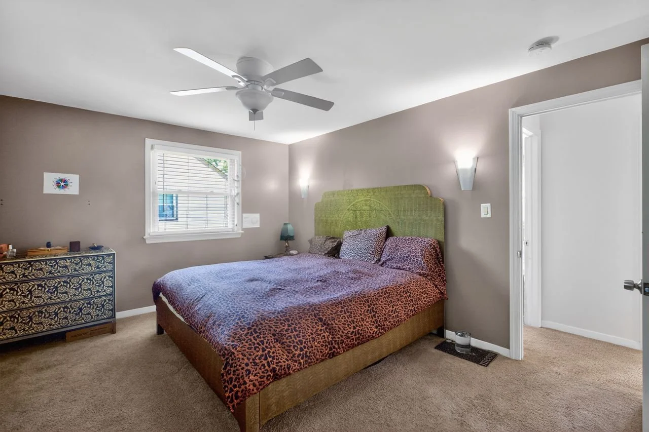 23_103_Kenwood_Dr-Bedroom-0061.jpg