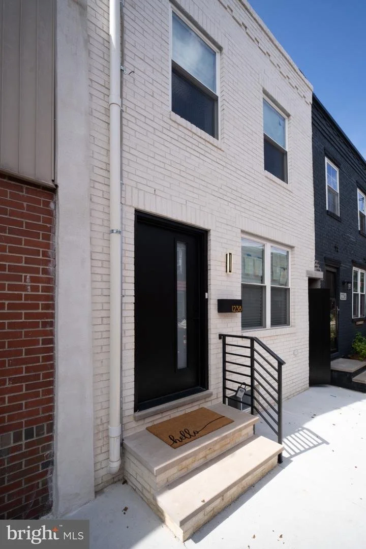 1238 S Warnock St,      Philadelphia, PA 19147