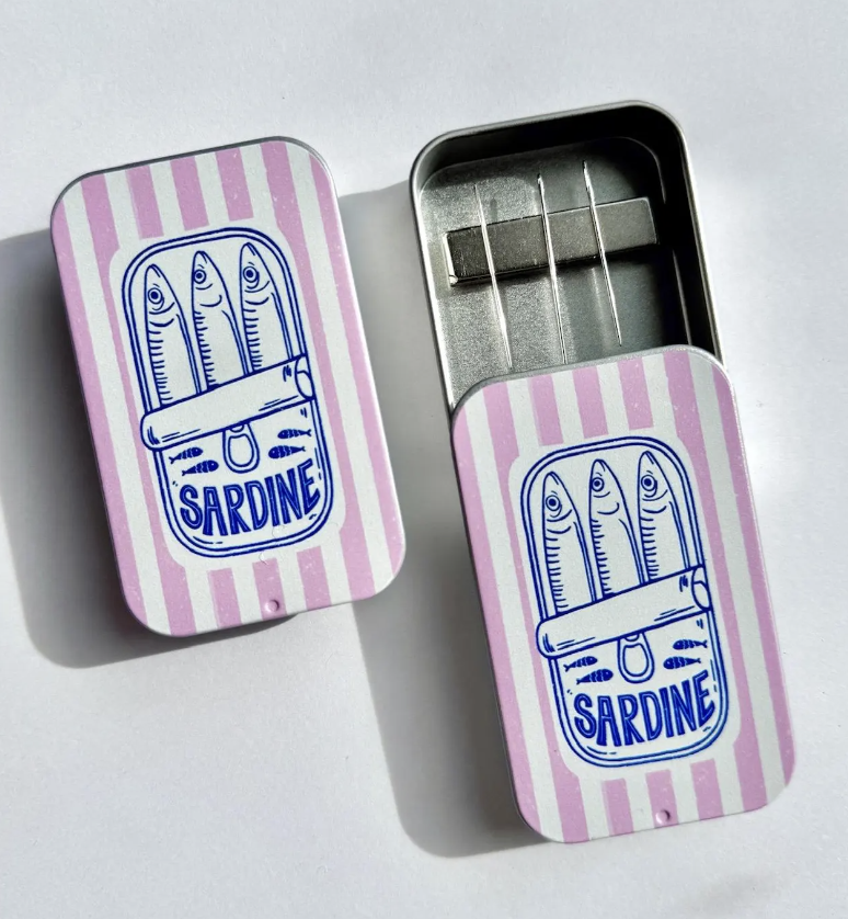 Sardine Needle Holder