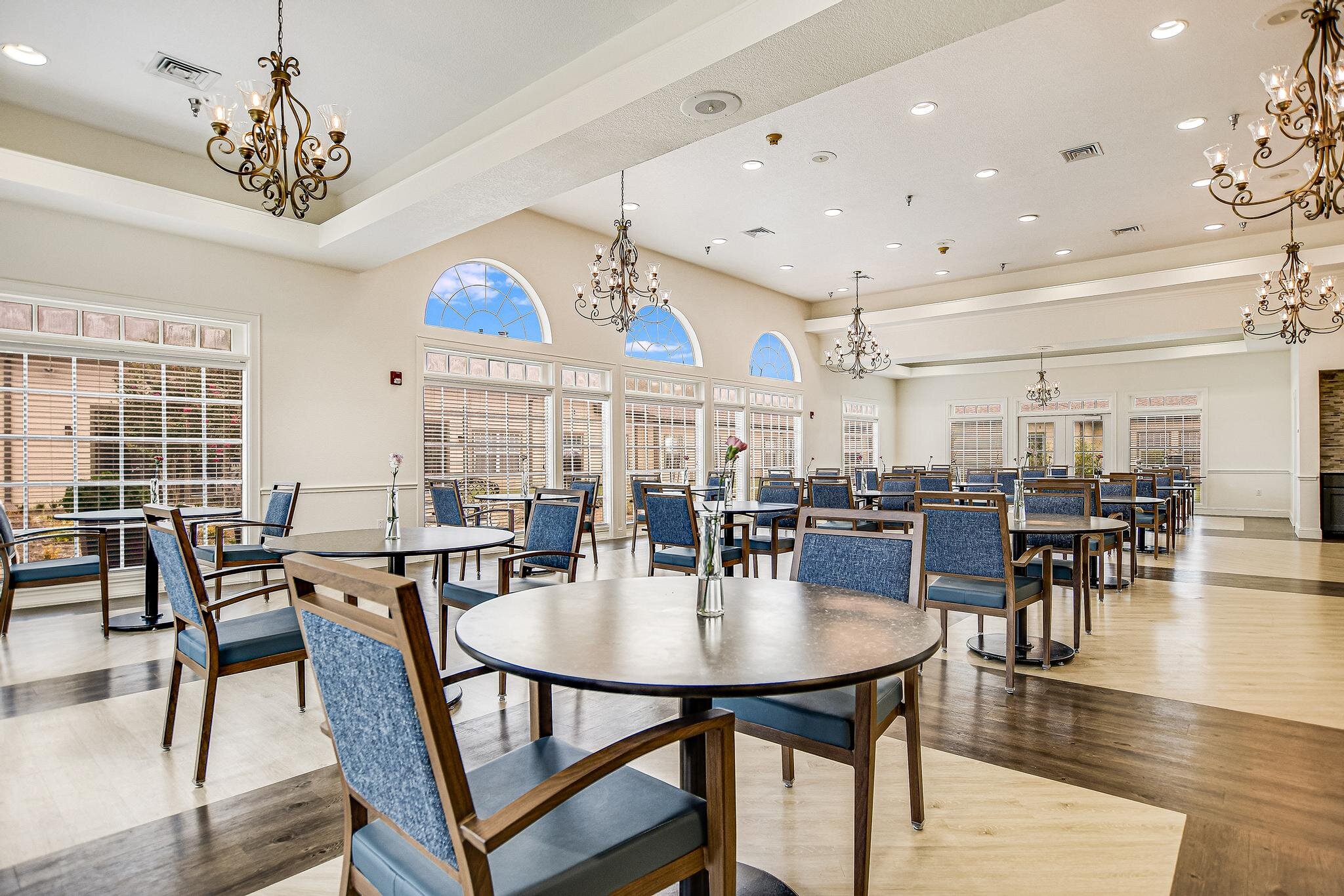 11 - Dining AL - Cedar Crest of Lewisville.jpg