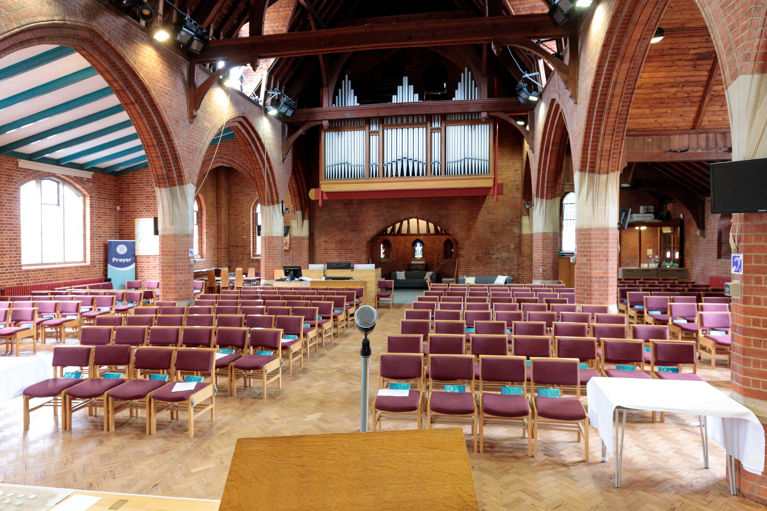 St Georges church interior.jpg