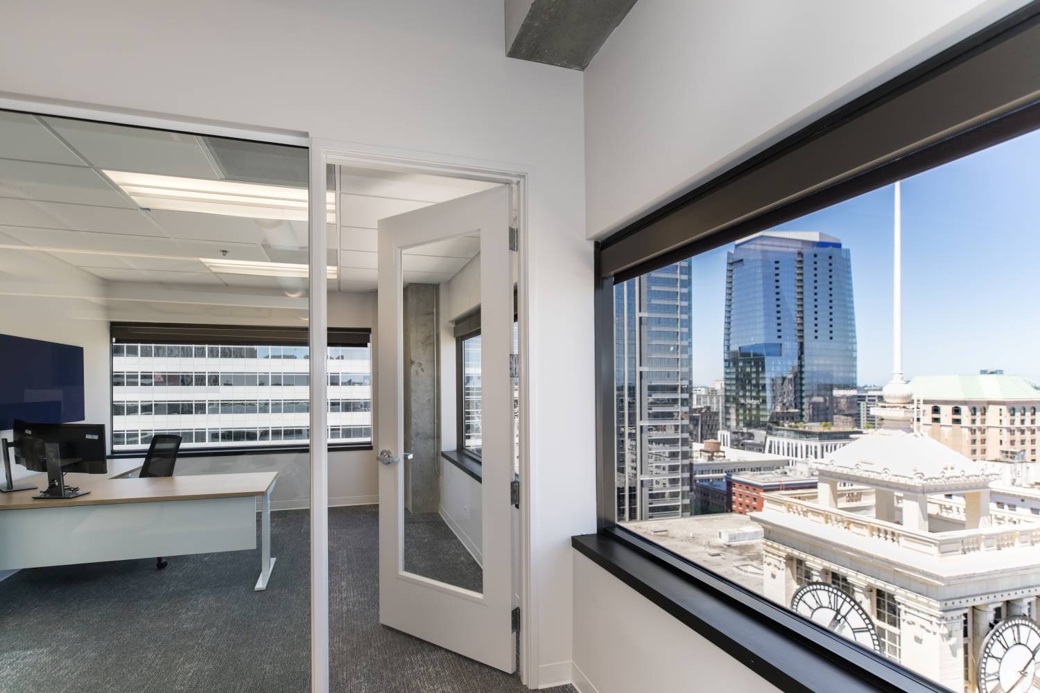 Colliers16thFlr-7994 sm.jpg