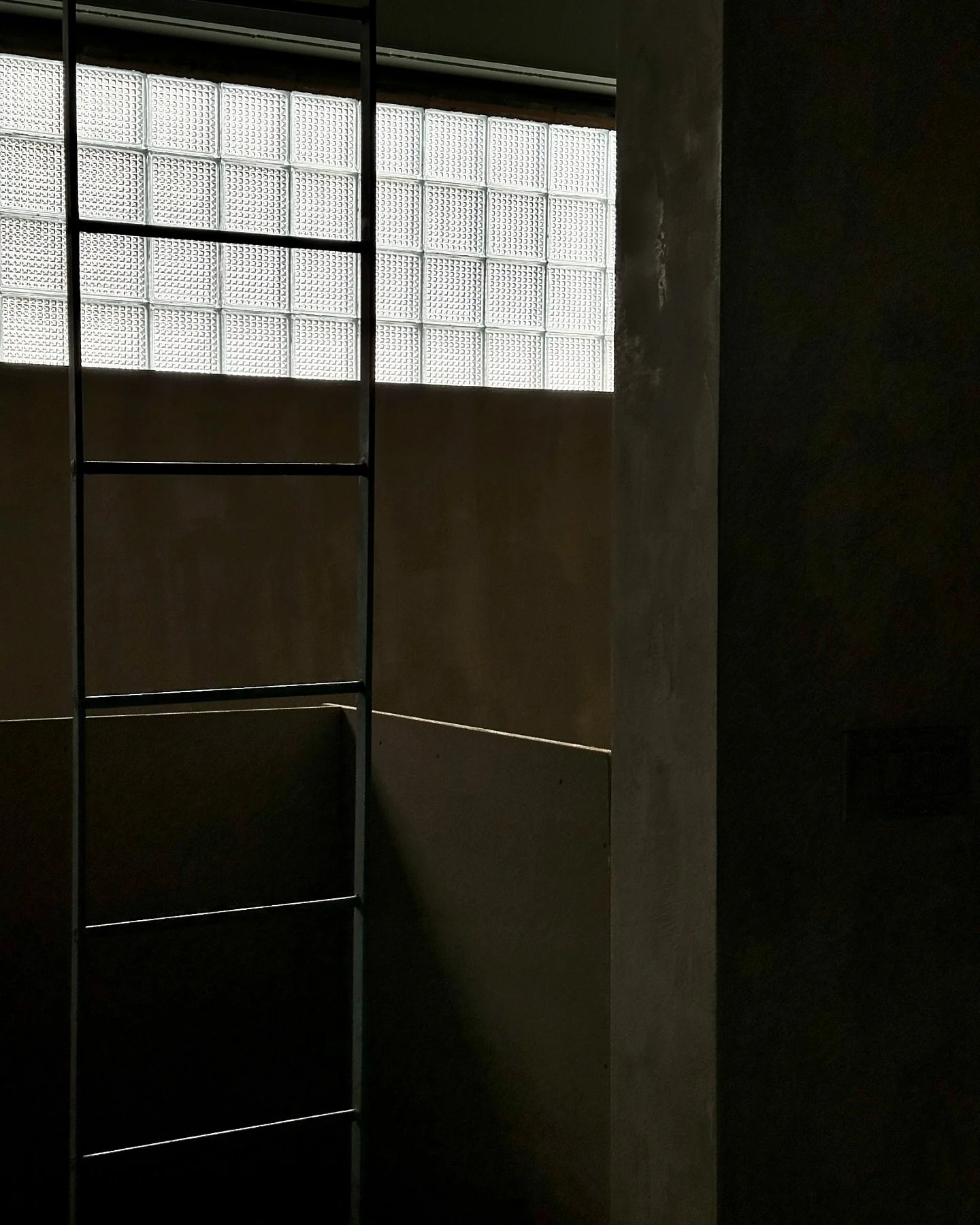 Maven Construction Corp. Headquarters, Brooklyn, NYC. 
Interior Architecture by @javierroblesstudio