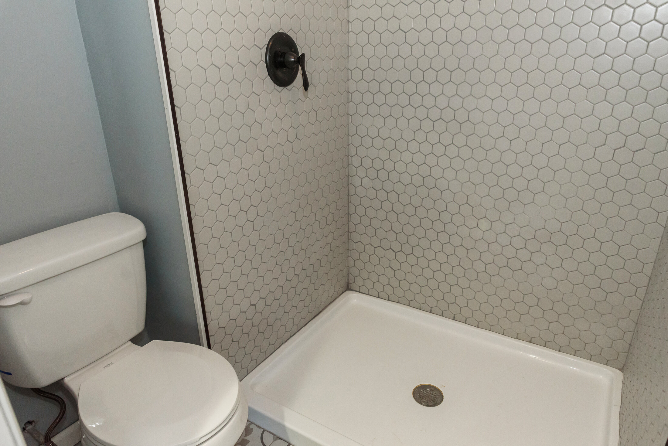 Hexagon Shower Tile with Dark Grout