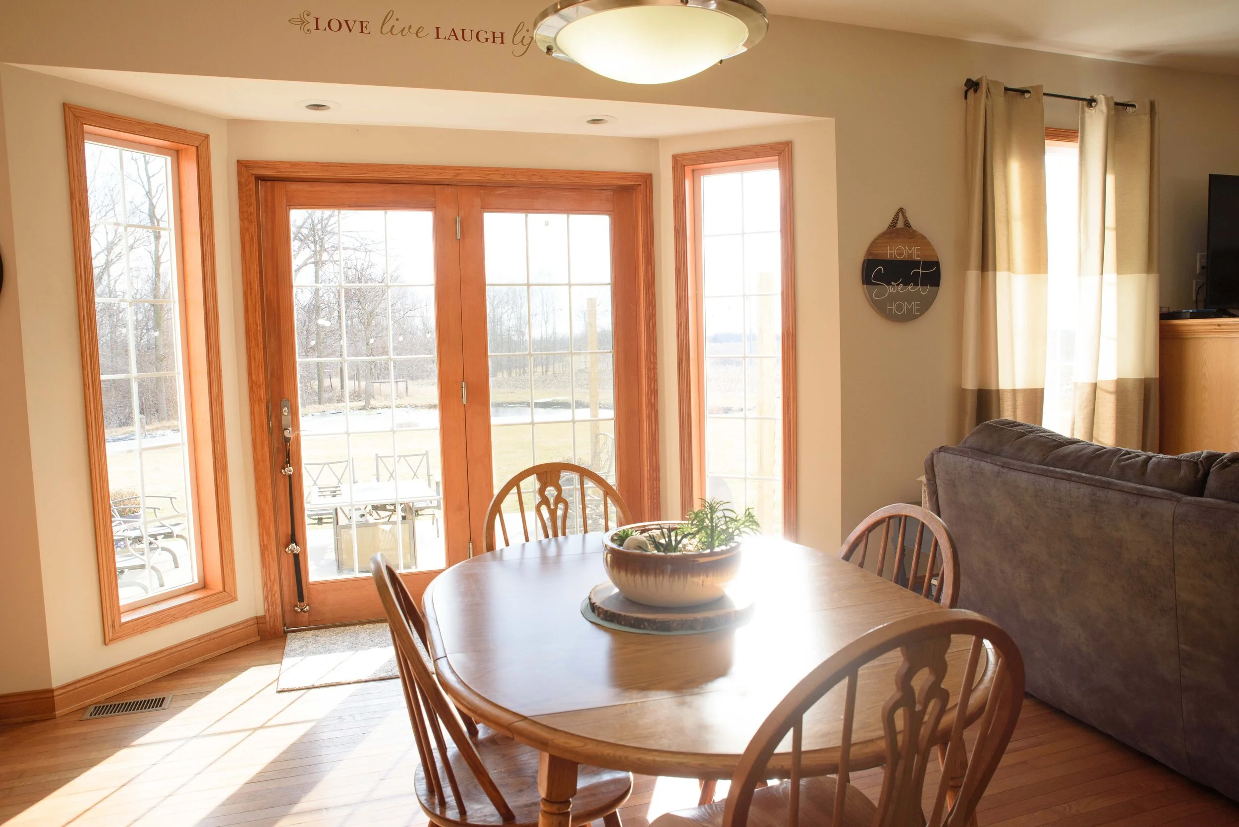 Bright Sunny Eat In Kitchen in Denver, Indiana