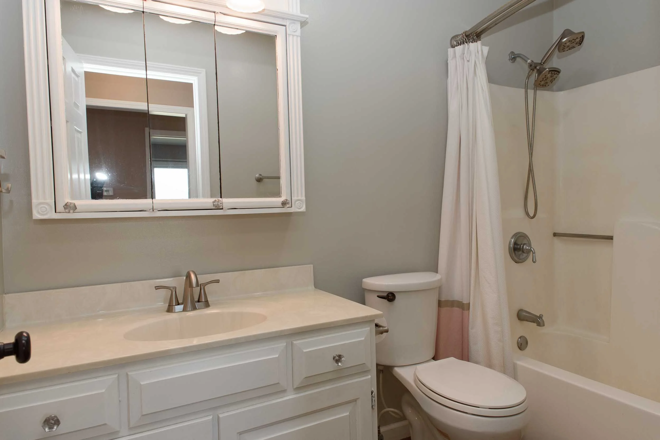 Bathroom White Vanity Sink and Tub