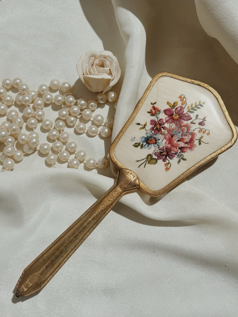 Daphne vintage hair brush She s Parisian