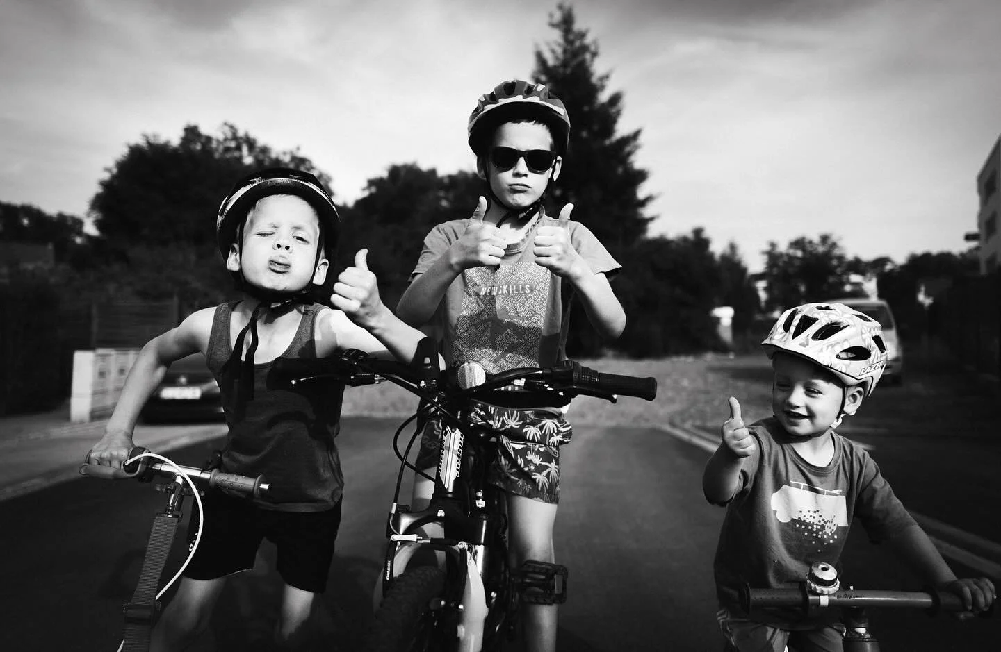 Kids on the streets

#streets #kids #fun #life
#photography #kidsphotography #bnw #bnwohotography #bnwsouls #bnwportrait #leica #leicaq3