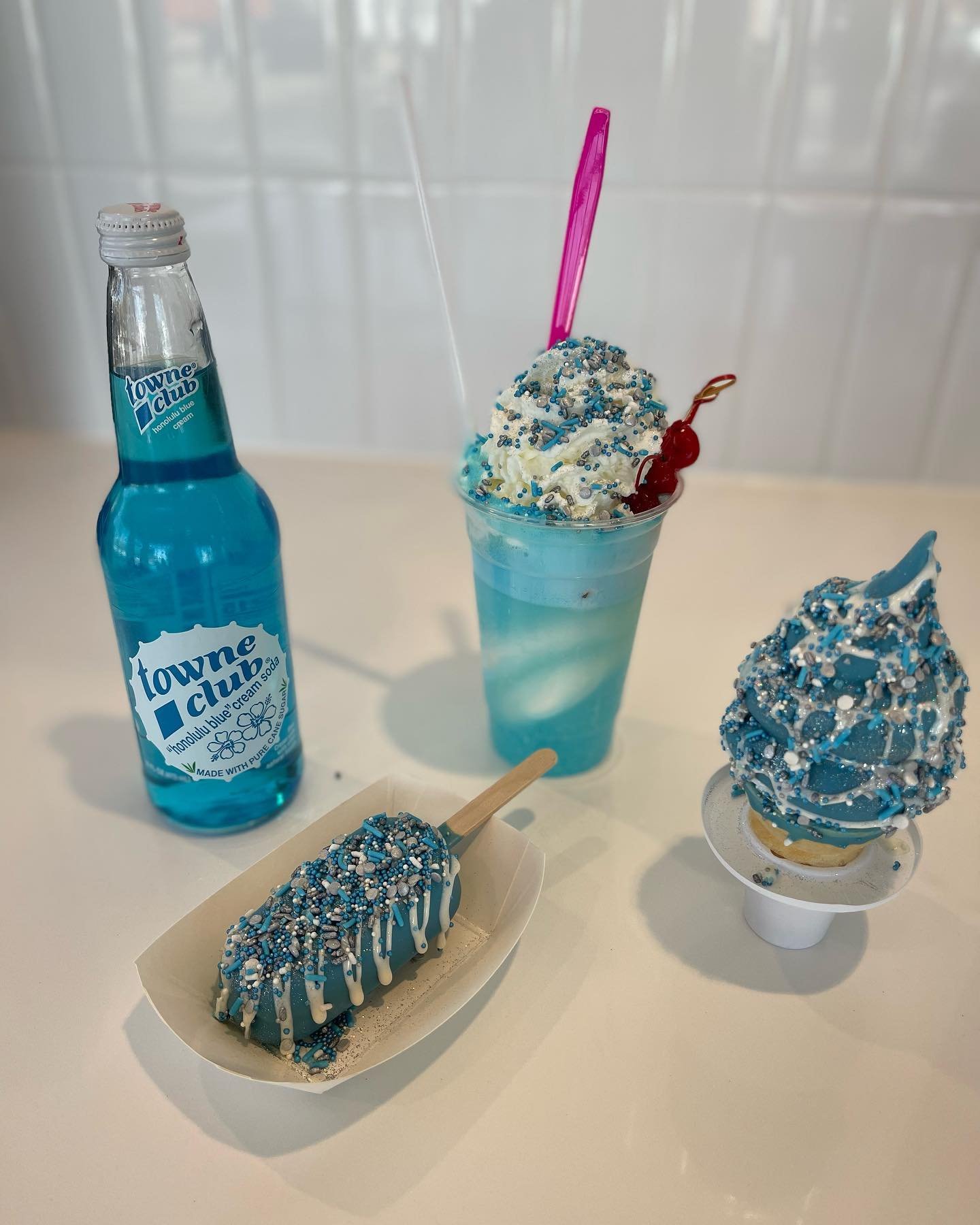 Get your 🩵 HONOLULU BLUE 🩵 on for #NFLDraft weekend! Ask about our roar-berry draftsicle and @towneclubsoda Honolulu blue float. 🏈🦁 open 12-8 today!