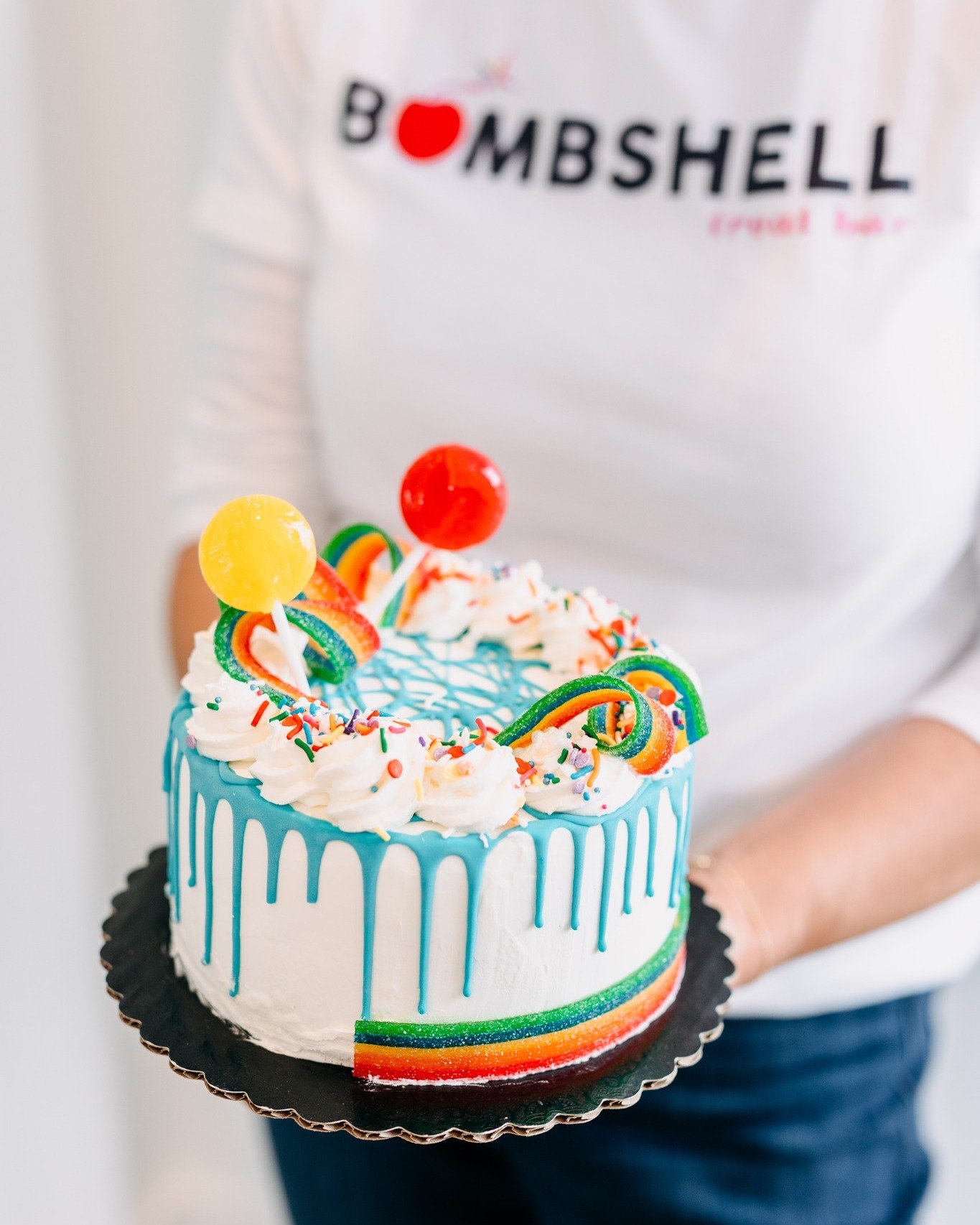 Re-stocked our ice cream cakes! 🥳🎂 These beauties are made fresh weekly and are available in our grab-n-go freezer. $45 a pop and feed 4-6!

🎂 Funetti: funfetti ice cream, funfetti cake, raspberry sauce, whipped topping, blue raspberry chocolate 
