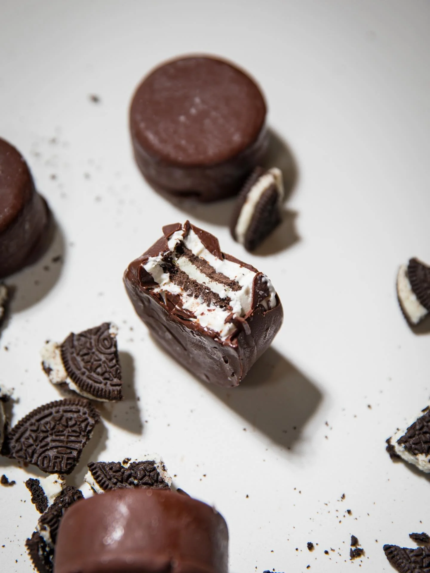 OREO BOMBBONS are officially stocked in our freezer for the long holiday weekend ✨💨 oreos covered in ice cream then dipped in pure belgian chocolate&hellip; oh boy! 

📸 @agirlnamedperry