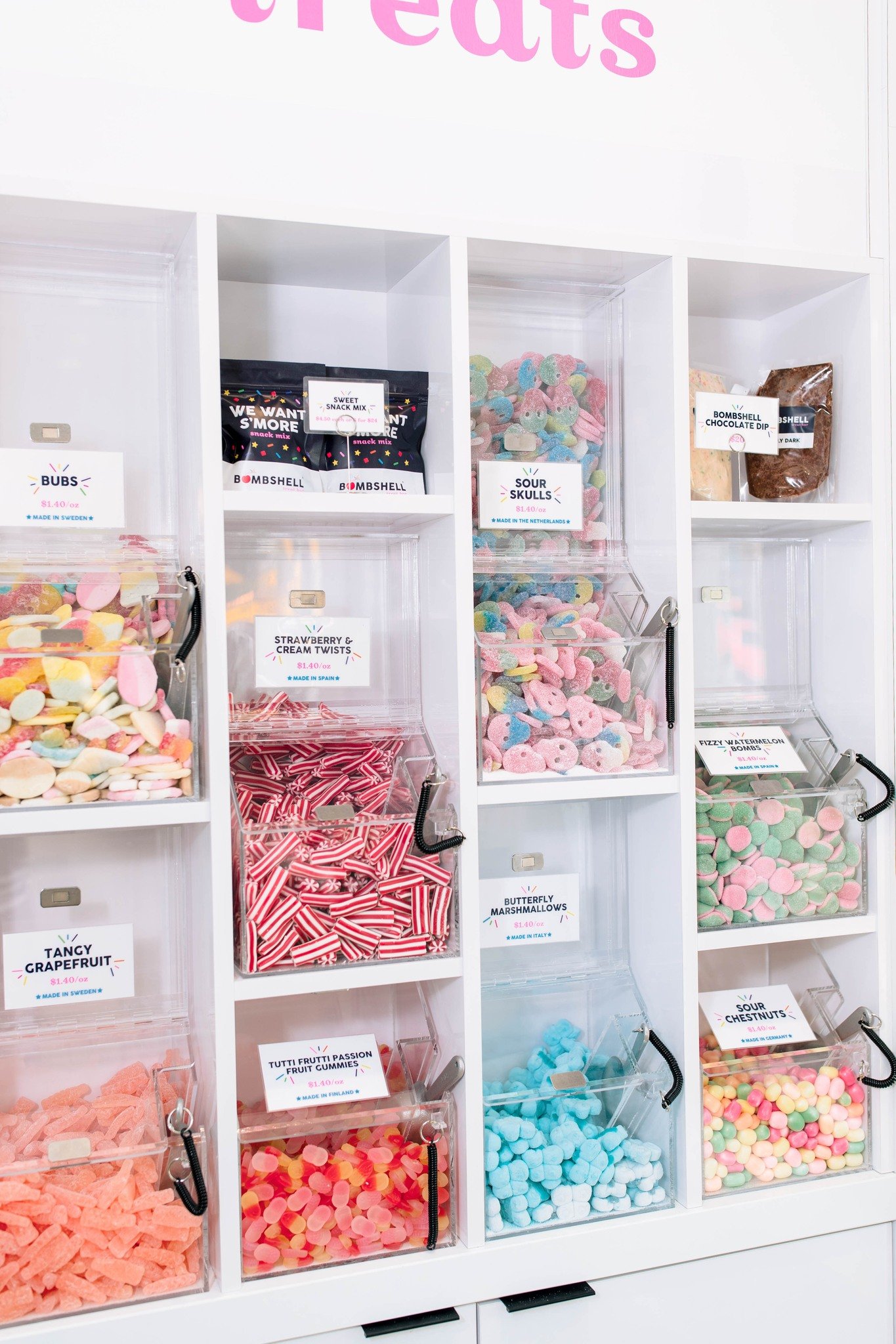 Weekend plans: ☔️🍬🍨 here to brighten up your plans. 

Open 12-9 today, 12-8 Sunday!

📸 @halleannphotography