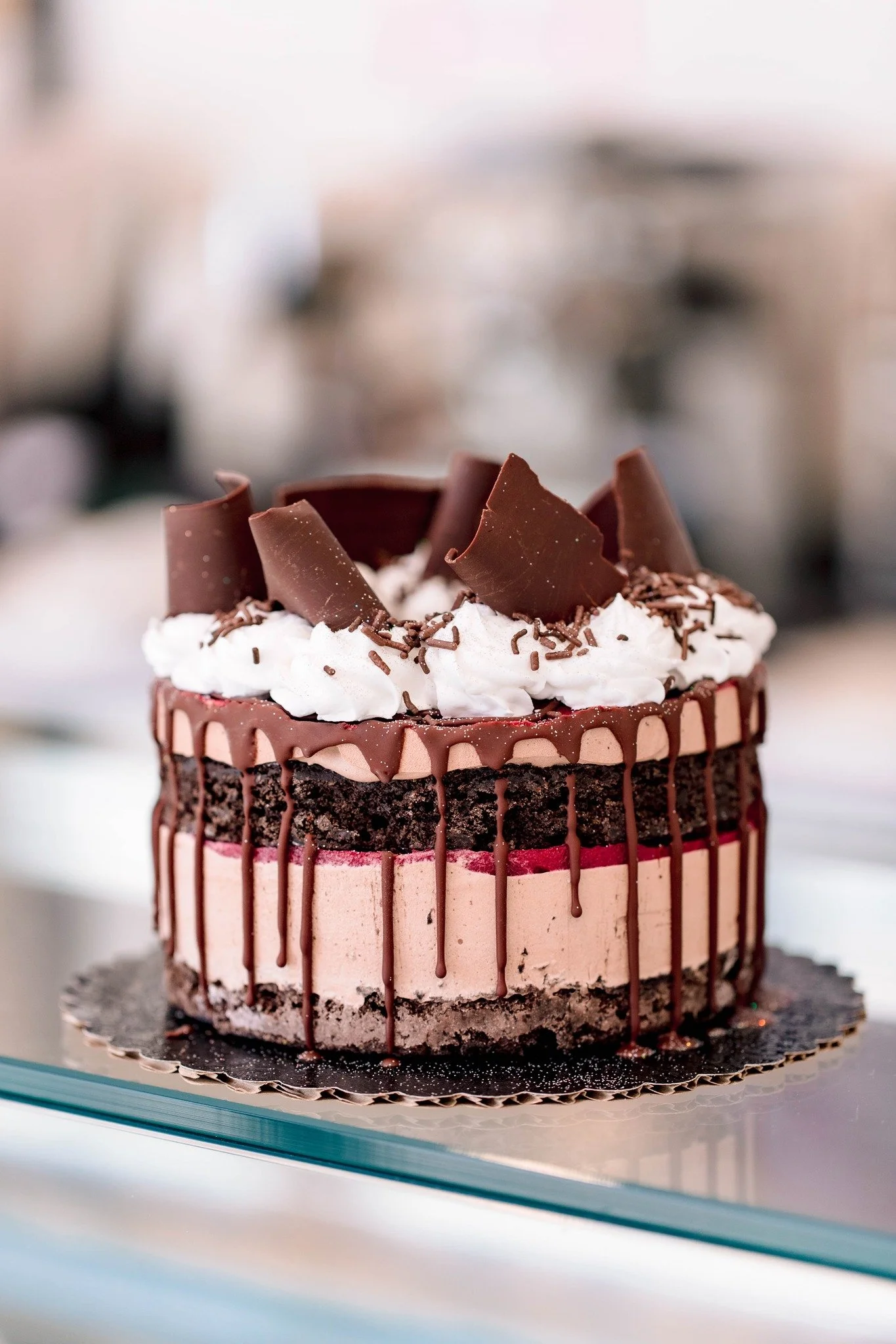 🍓🍫 Berry decadent, indeed. Meet our Berry Decadent Ice Cream Cake&mdash;a seriously dreamy dessert that just happens to be gluten-free AND dairy-free. 

Layers of triple berry sorbet, GF chocolate cake and chocolate oat milk ice cream, topped with 