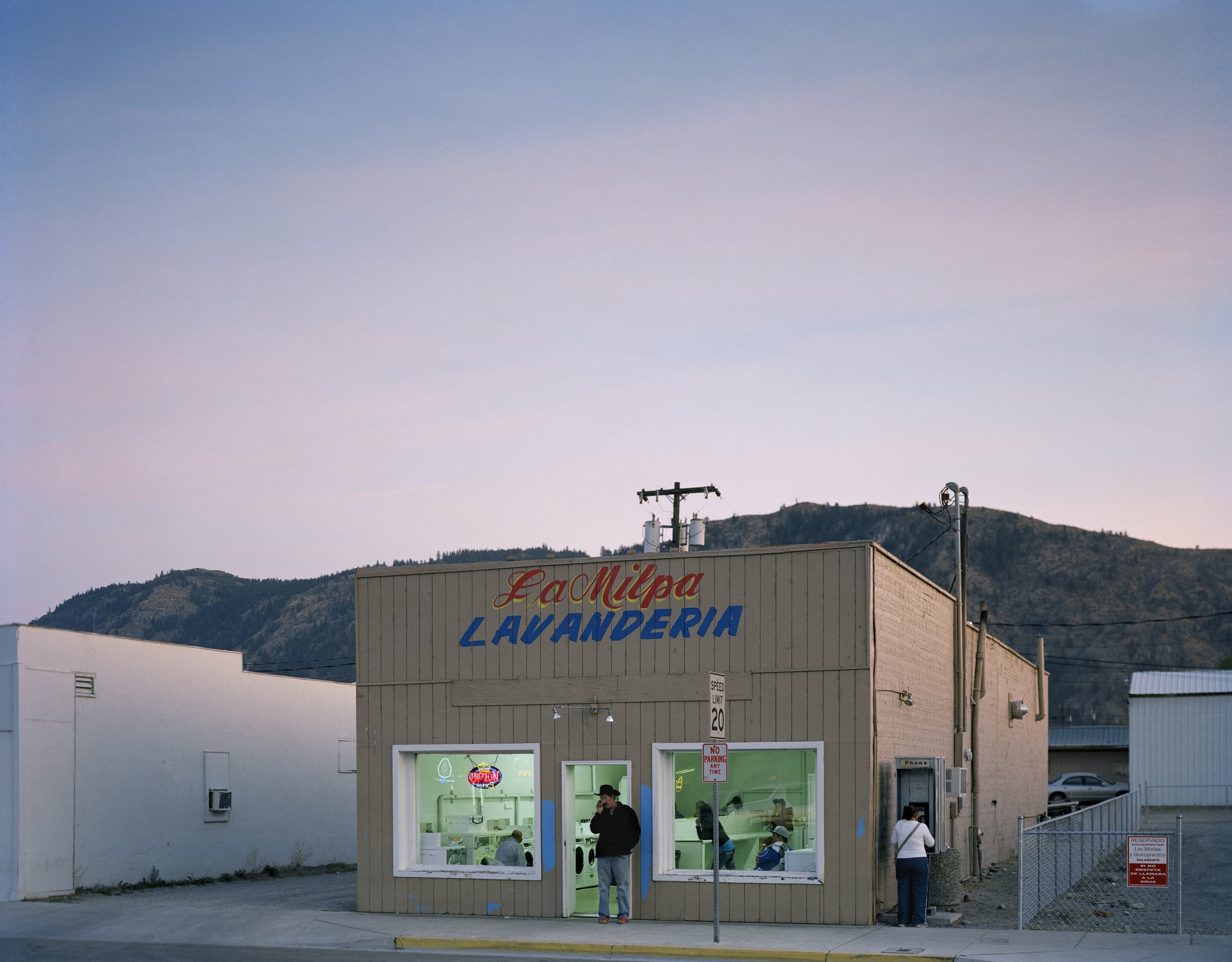 la milpa lavanderia and people at the laundromat in the foreground. mountains in the background