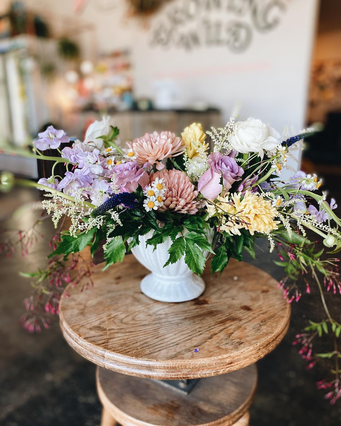 🌸 E A S T E R🌸
Easter is next weekend! Preorder your centerpiece and let us brighten up your table with fresh flowers!