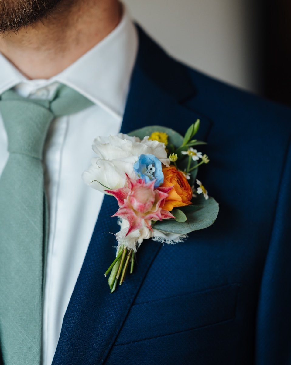 It&rsquo;s Prom Season y&rsquo;all! And we&rsquo;re taking orders for corsages and boutonnieres 🥰

Get your pre-orders in and we can coordinate with your colors and make your outfits really pop 💥

Give us a call to order!
T-F 10-5
(719) 966-2478
28