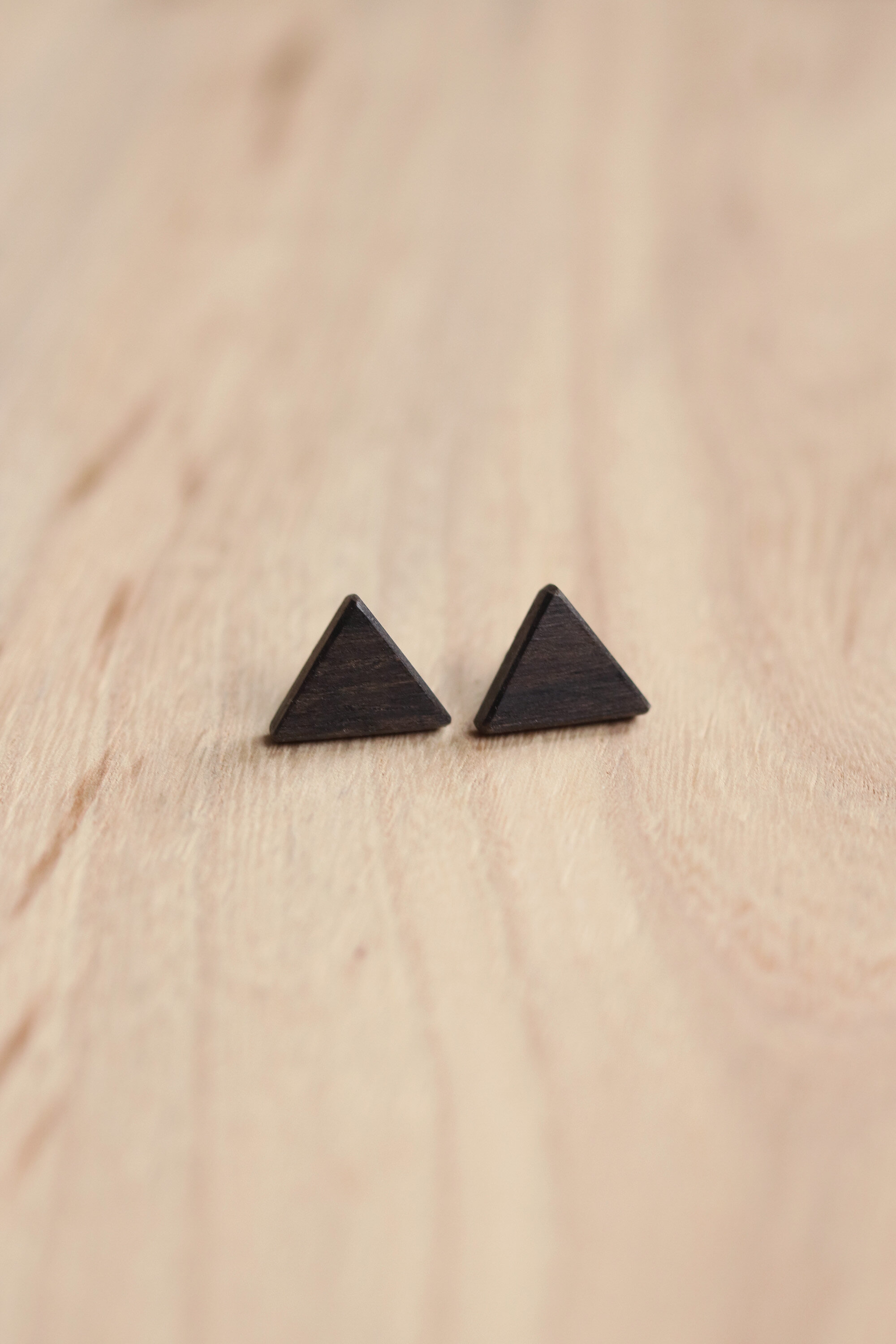 STUDS_TRIANGLE_EBONY2.jpg