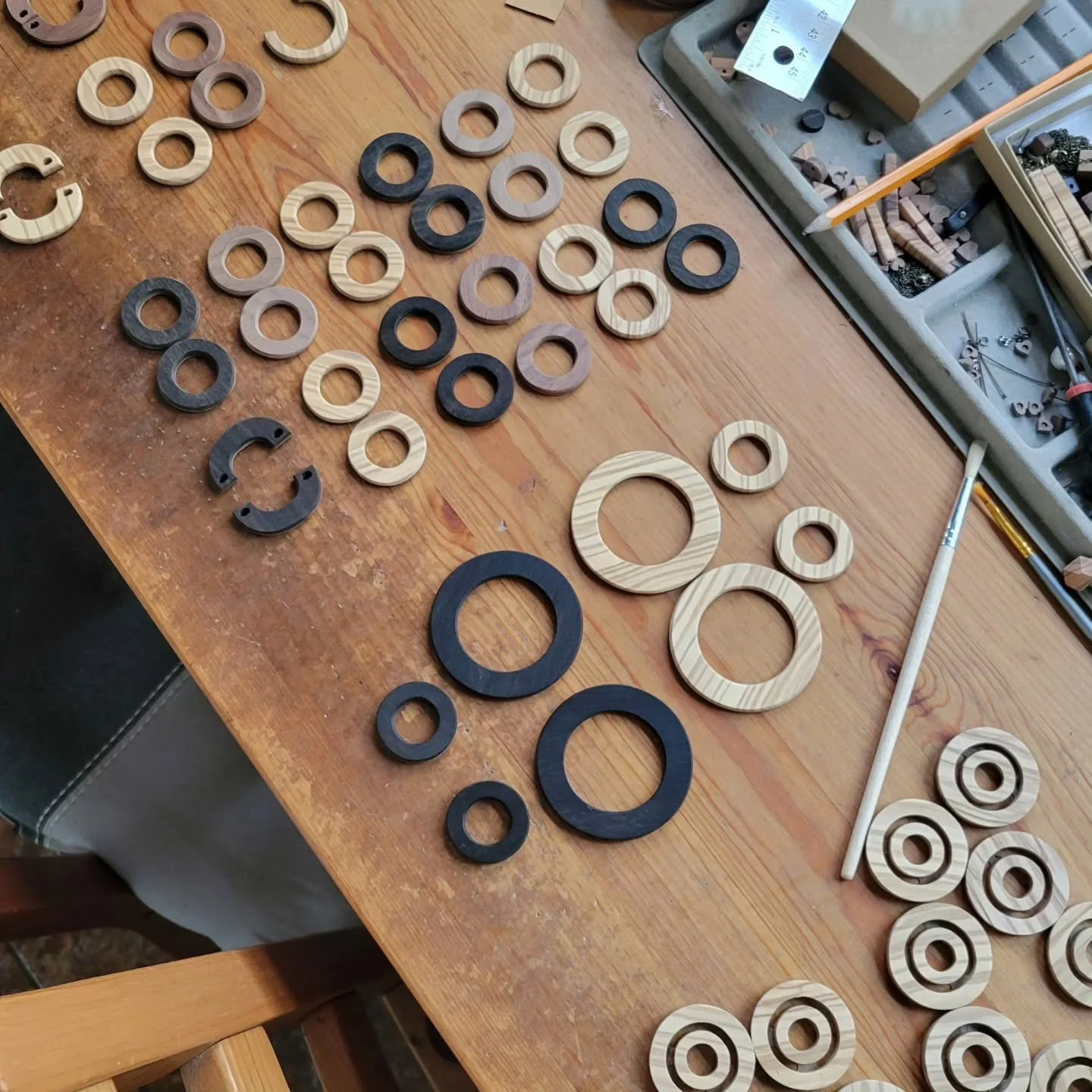 Behind the scenes... views from a wee little work bench here in #Guelph. #canadianmade
#marketprep #makerlife #jewellery #maker #madeincanada #BehindTheScenes #workshop #workbench #woodjewelry #trusttheprocess #creative #designs #minimalistdesign #c