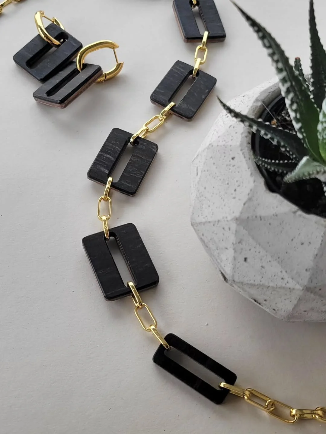 It is day 1 of the One Of A Kind Show today, and we are all set up at booth L-25 !! We will have some of our newest bib necklaces with us.  Come try these beautiful statement pieces on for size. 🤗

@ooak_toronto 

#oneofakindshow #ooakdiaries #woode
