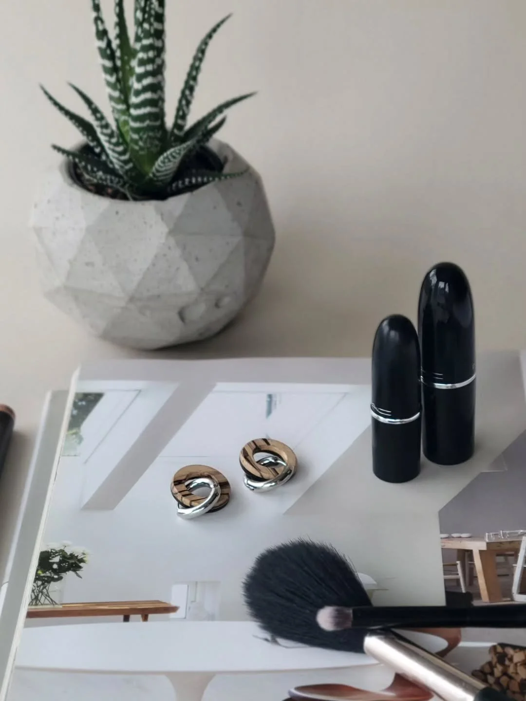 Do you have a favorite everyday go-to pair of earrings?

... And if so, what is it about them that you just LOVE?!!!

Is it the simplicity? The size? The lightness? The ability to match every outfit? The material for allergies? The style? The stateme