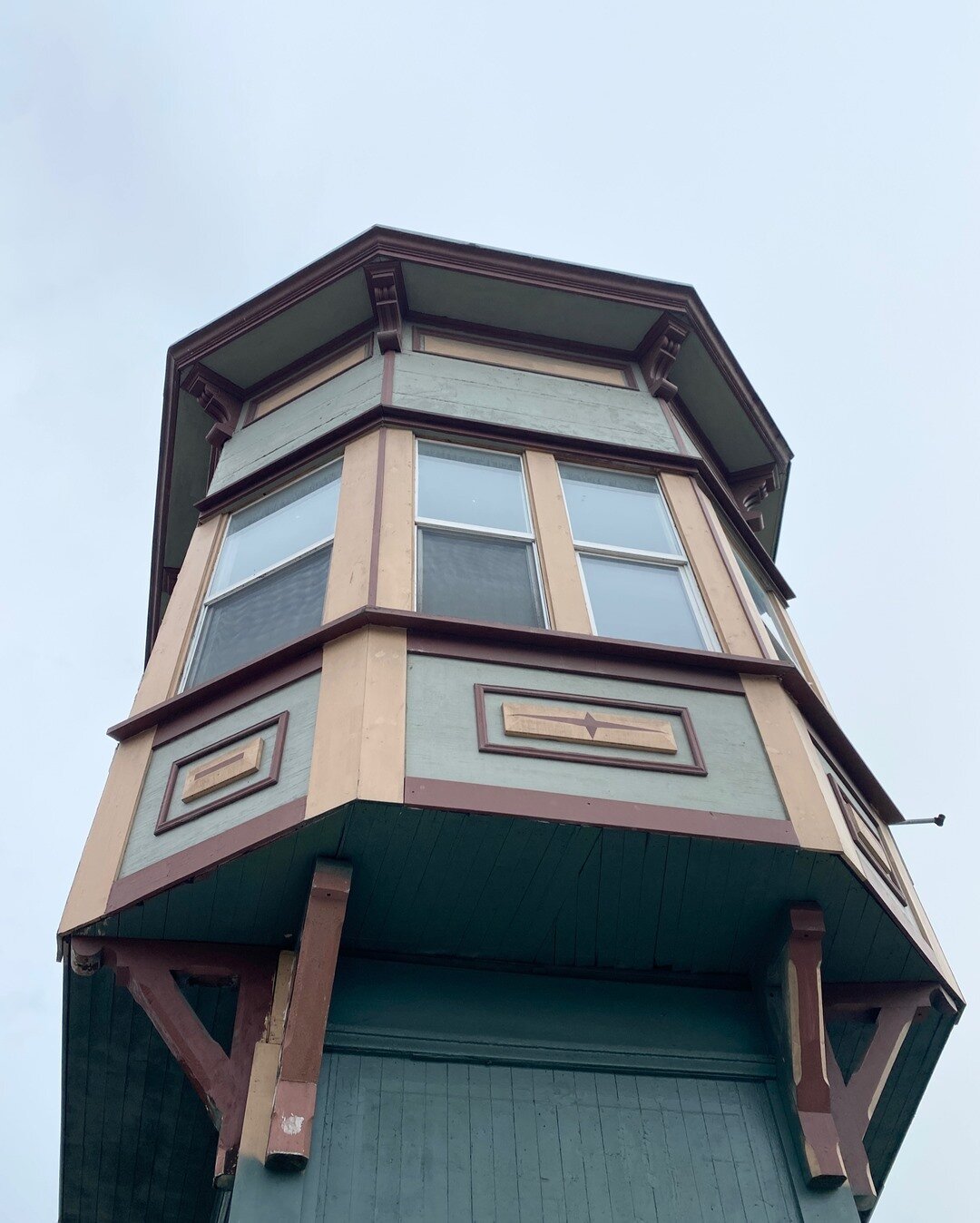 Office views 🌤⠀⠀⠀⠀⠀⠀⠀⠀⠀
⠀⠀⠀⠀⠀⠀⠀⠀⠀
#historicarchitecture #westoakland #designbuild #formandfunction #architecture #oakland #victorianarchitecture