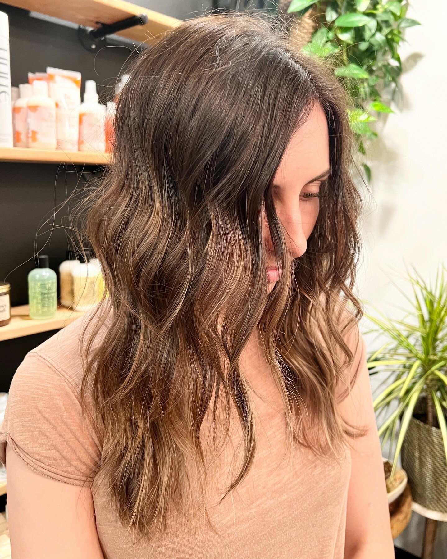 Feeling those summer time vibes today 
 
This your summer time brunette hair inspo.......sun kissed dimension: the perfect summer time hair compliment. ✿

Book a dimension color session and let me take your hair out of winter hibernation 

click link