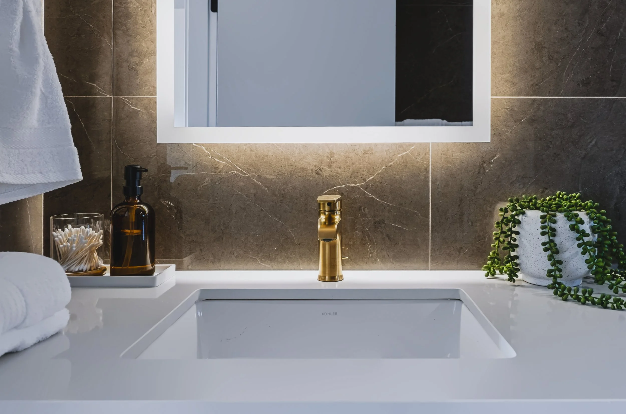 Aqua1408-11.jpg