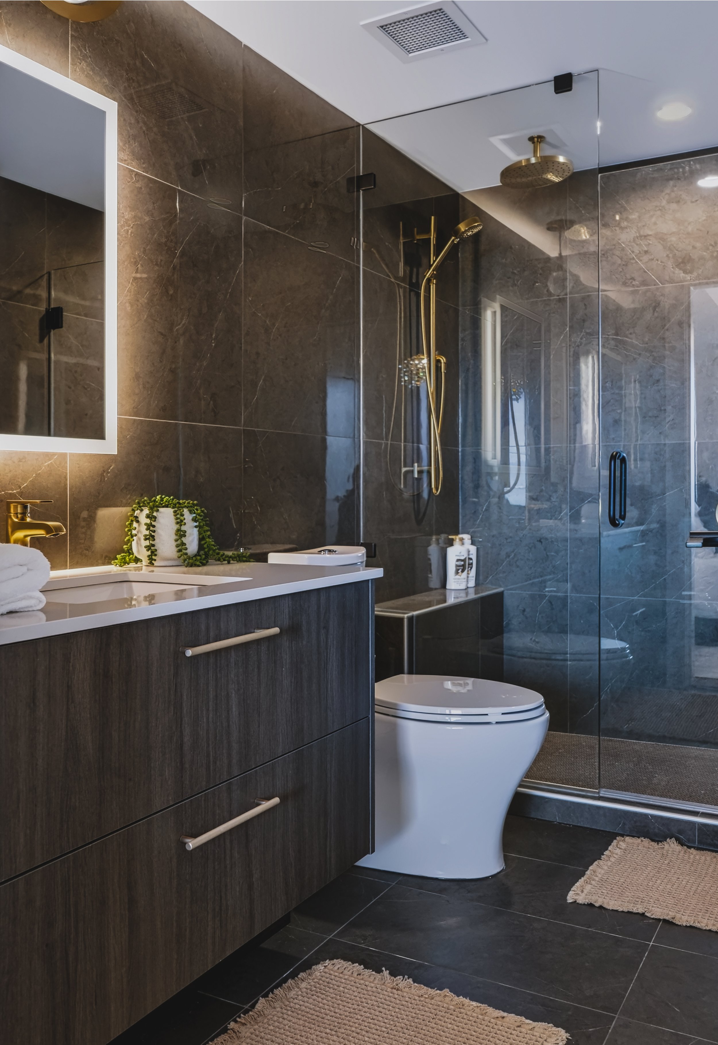 Aqua1408-09.jpg