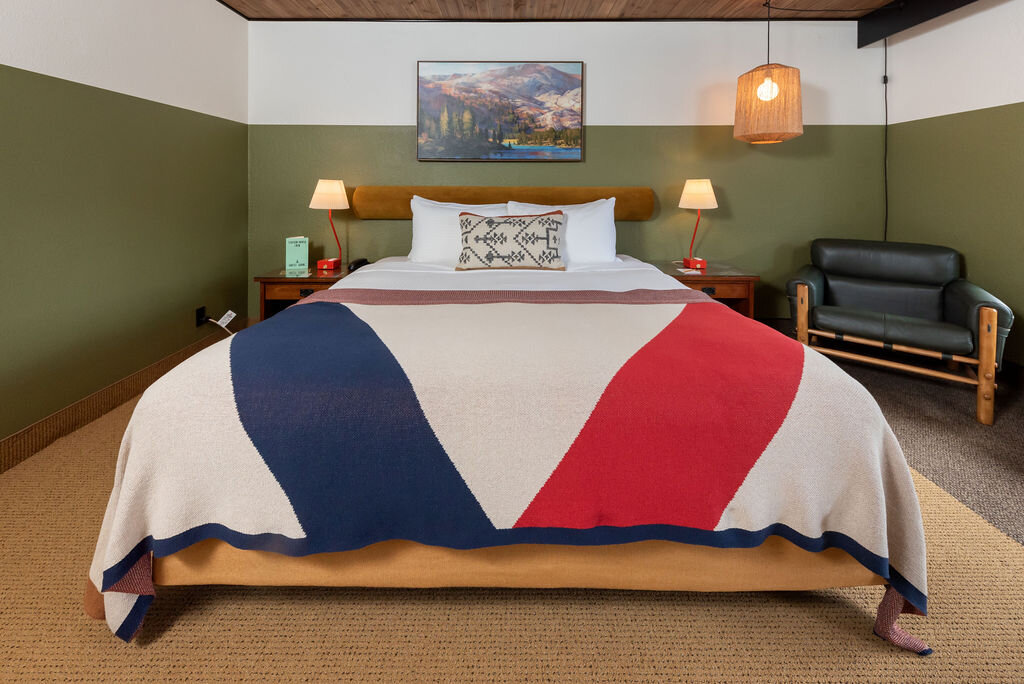 Jasper suite bed