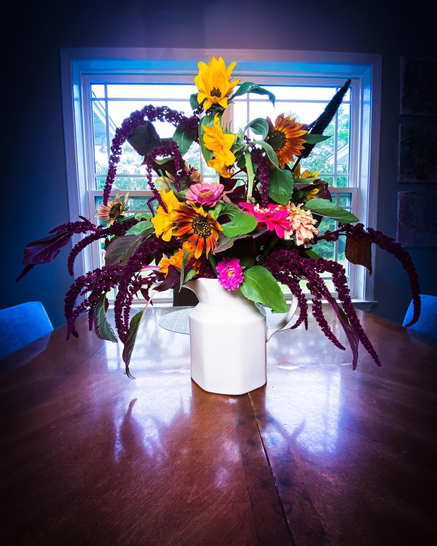 Ever wonder what happens to left over flowers that didn&rsquo;t sell at market?
.
My wife loves when I come home with extra flowers that didn&rsquo;t sell at market. This is one of the bouquets that she put together. She&rsquo;s having way too much f