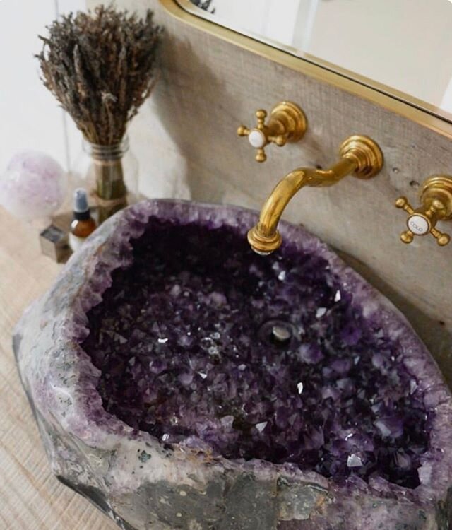 HOW TO CLEANSE YOUR CRYSTALS⠀⠀⠀⠀⠀⠀⠀⠀⠀
⠀⠀⠀⠀⠀⠀⠀⠀⠀
WATER: Make sure to do your research before putting your crystals in water. Some crystals like Selenite will dissolve in water. But for the water-safe Crystals like quartz, you can run them under water 