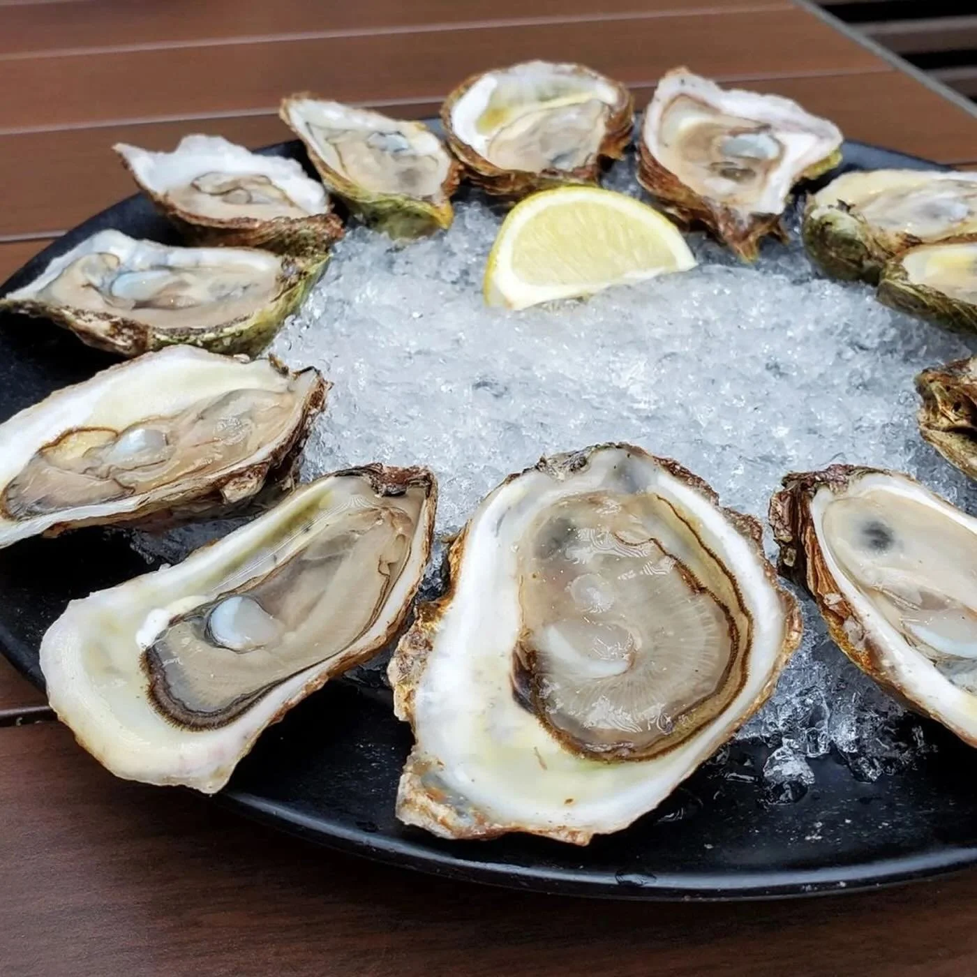 Ever wonder what a cold water Canadian oyster from PEI tastes like?? 🇨🇦🦪 
Crisp, cold waters combine to give you a salty kiss 😘
Check out our Oct club, featuring Malpeque's from PEI. The perfect anniversary or birthday gift as the weather cools