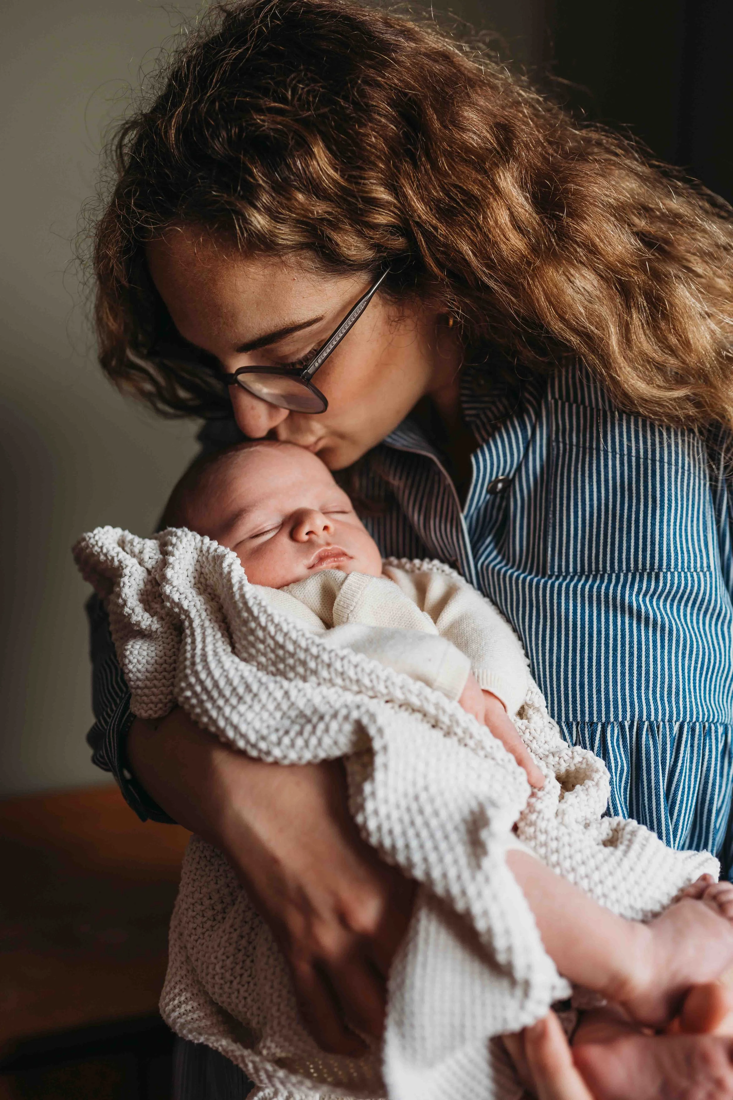 Winter Maternity Photography in Richmond Park: A Calm Beginning to Baby’s Story