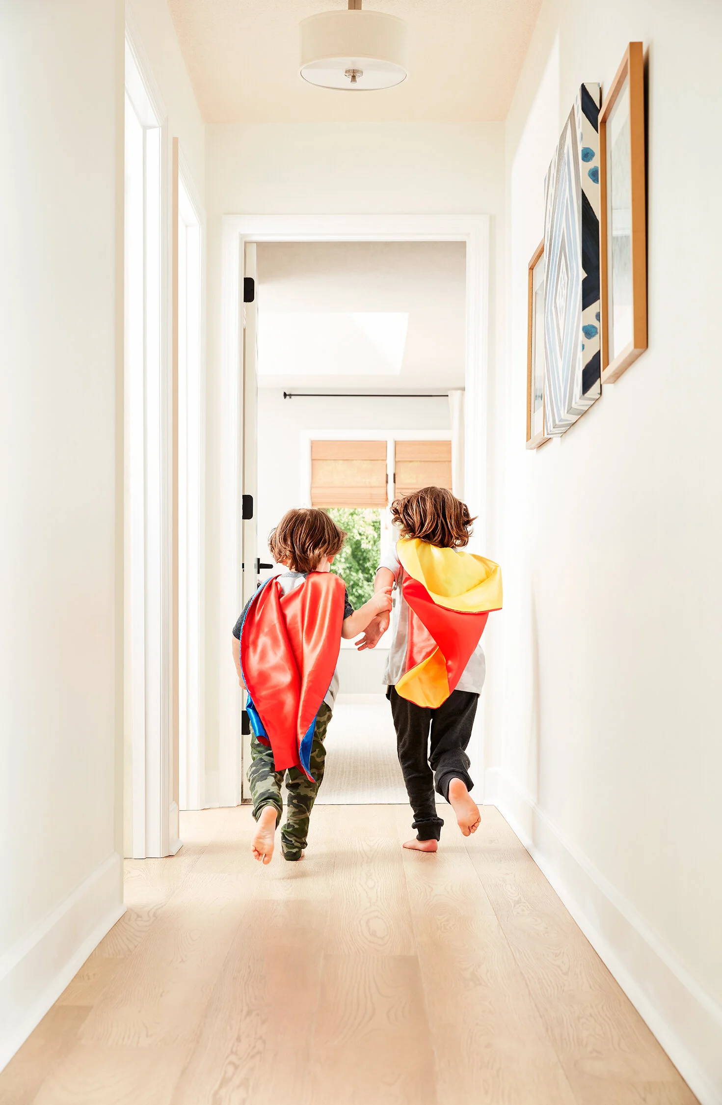 ShawFloors_Hallway-Lifestyle_Tim_05691_a.jpg