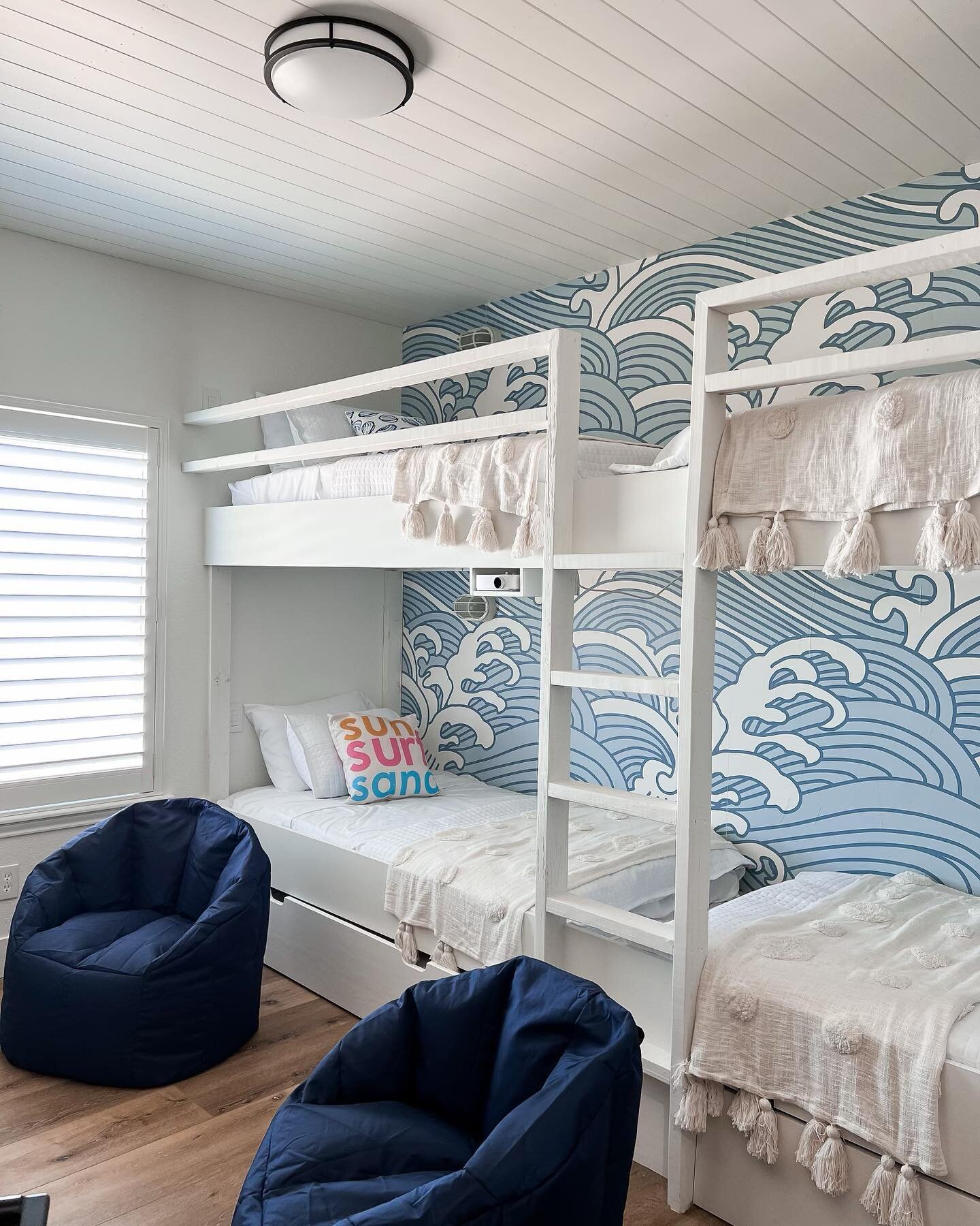 Who&rsquo;s ready for the new episode of #battleonthebeach!?Last week we created this fun kids room and loved how it turned out - who&rsquo;s room was your favourite? One things for sure: we will not be doing wallpaper ever again. 🙃 See what we come