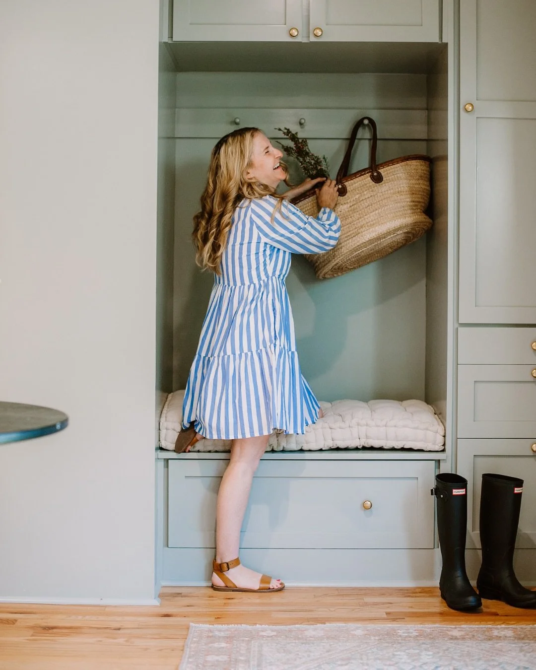 If &ldquo;organized chaos&rdquo; had a softer side, this would be it.

It&rsquo;s funny how the most practical corners often become everyone&rsquo;s favorite spot. 💙

This built-in keeps daily life tucked away and adds a calm, collected moment to a 