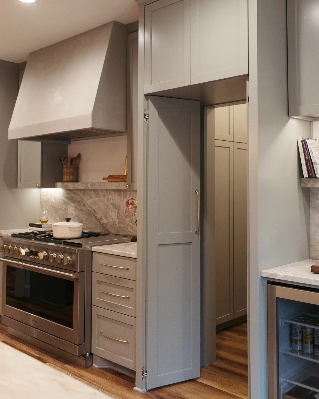 Design that works quietly in the background often does the most work.
Integrated storage. Clean sightlines. A layout that feels intentional from every angle.

When form and function are aligned, the space supports daily life without asking for attent