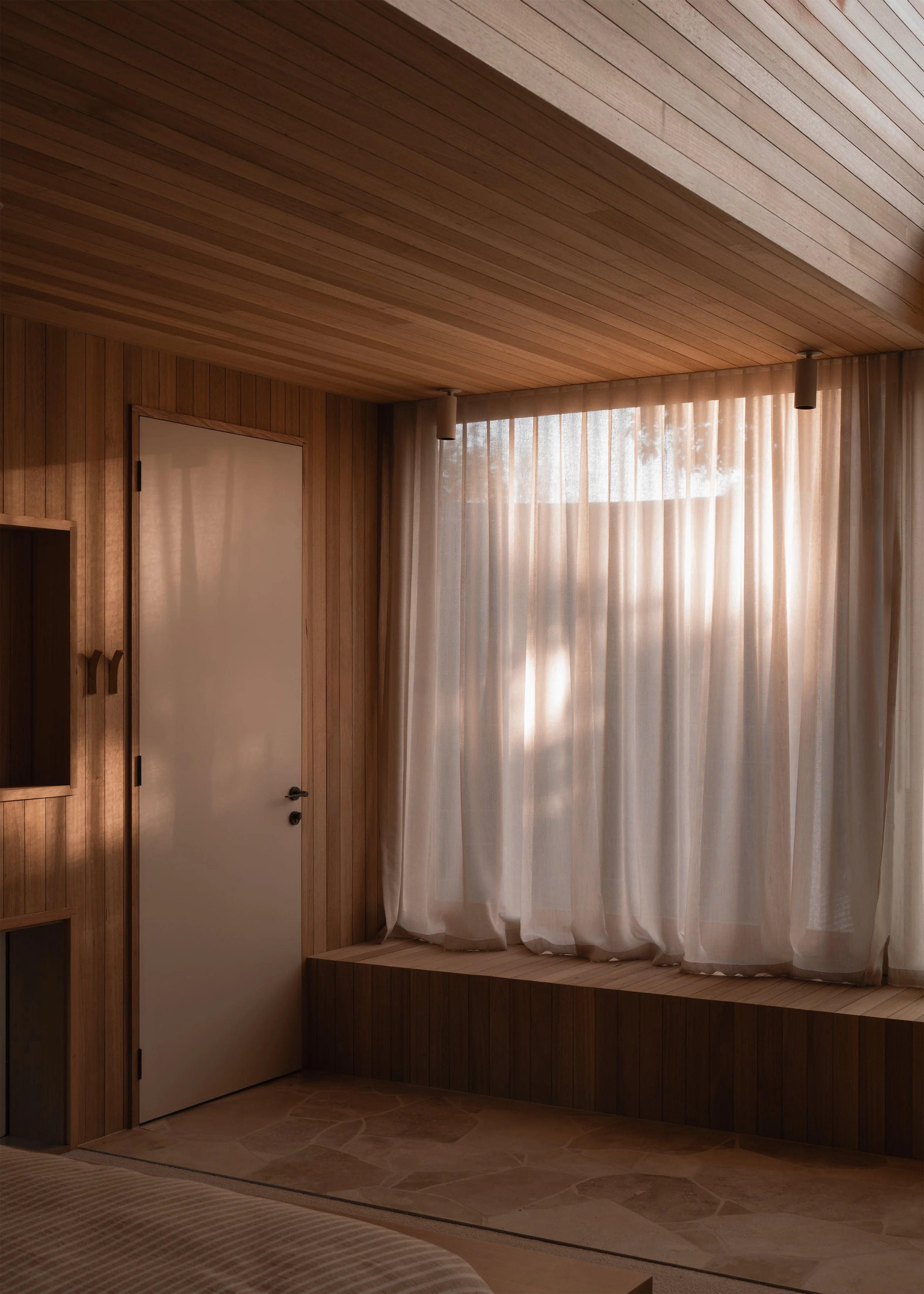 Coastal Courtyard Living – Honey House by Wolveridge Architects ...