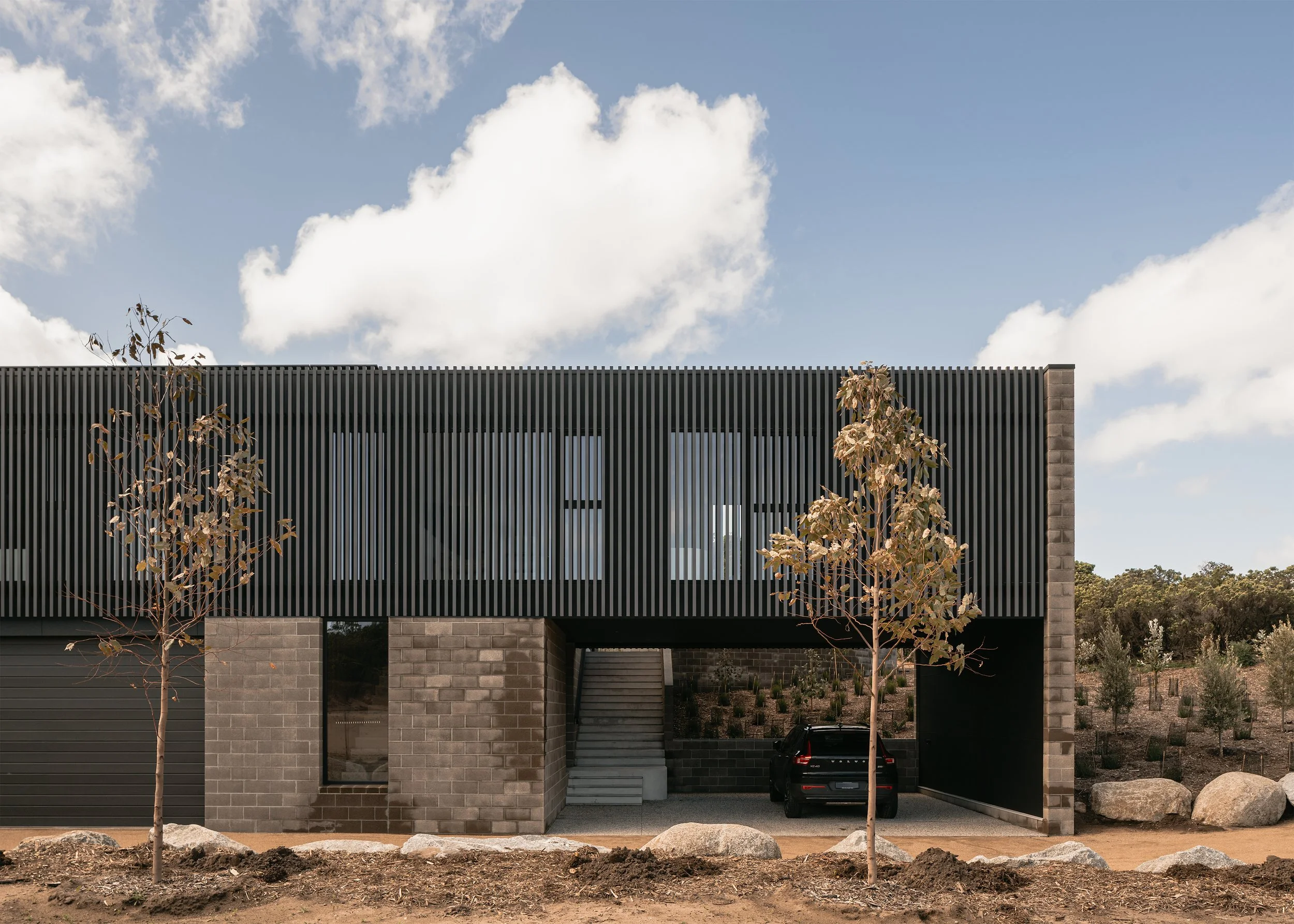 concrete block home – coastal home design – Australian house design – St Andrews Beach Victoria Australia – Sandy Bay St Andrews Beach by Aych Architects – Simple Dwelling