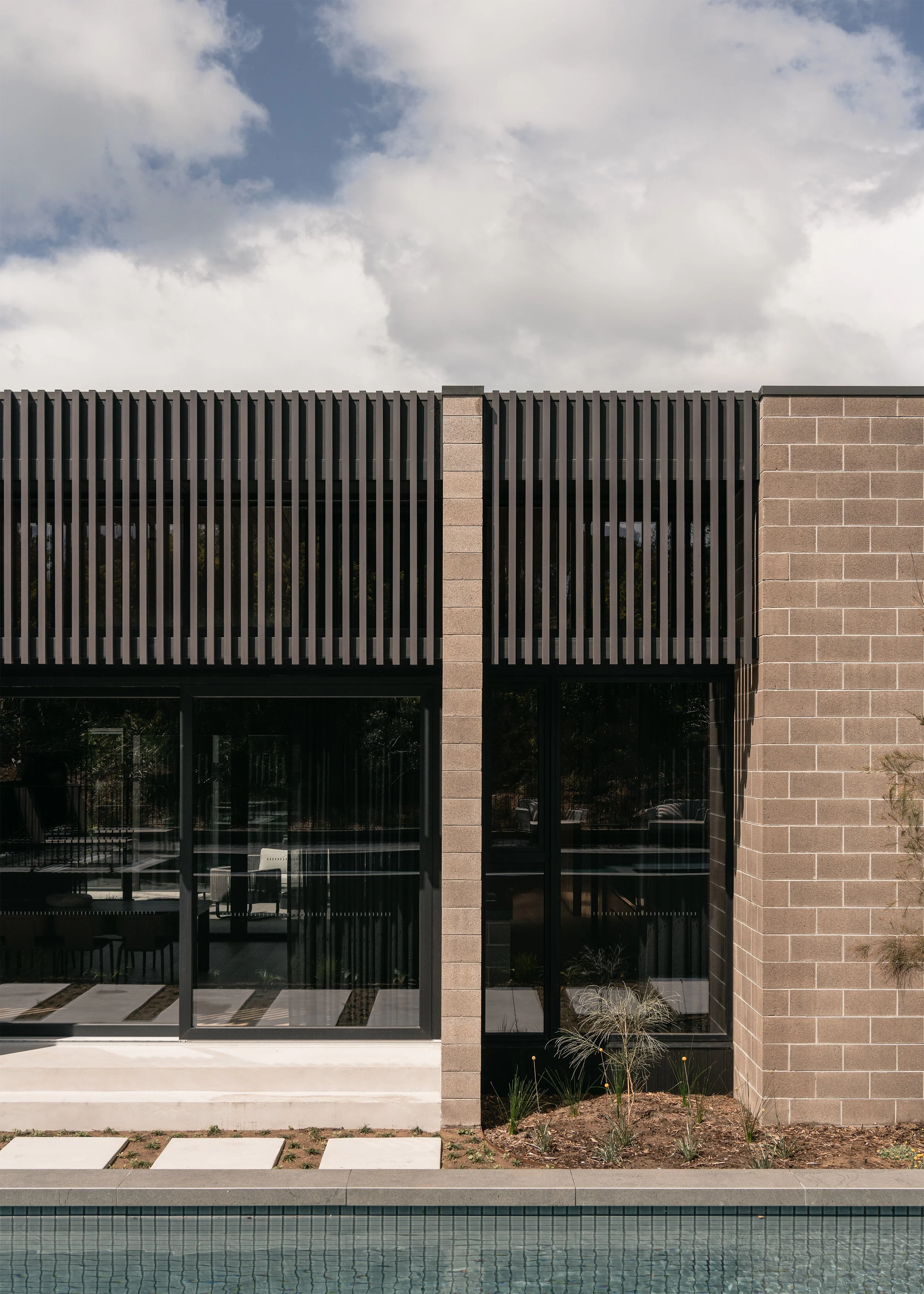 coastal architecture – courtyard home design – Australian house design – St Andrews Beach Victoria Australia – Sandy Bay St Andrews Beach by Aych Architects – Simple Dwelling
