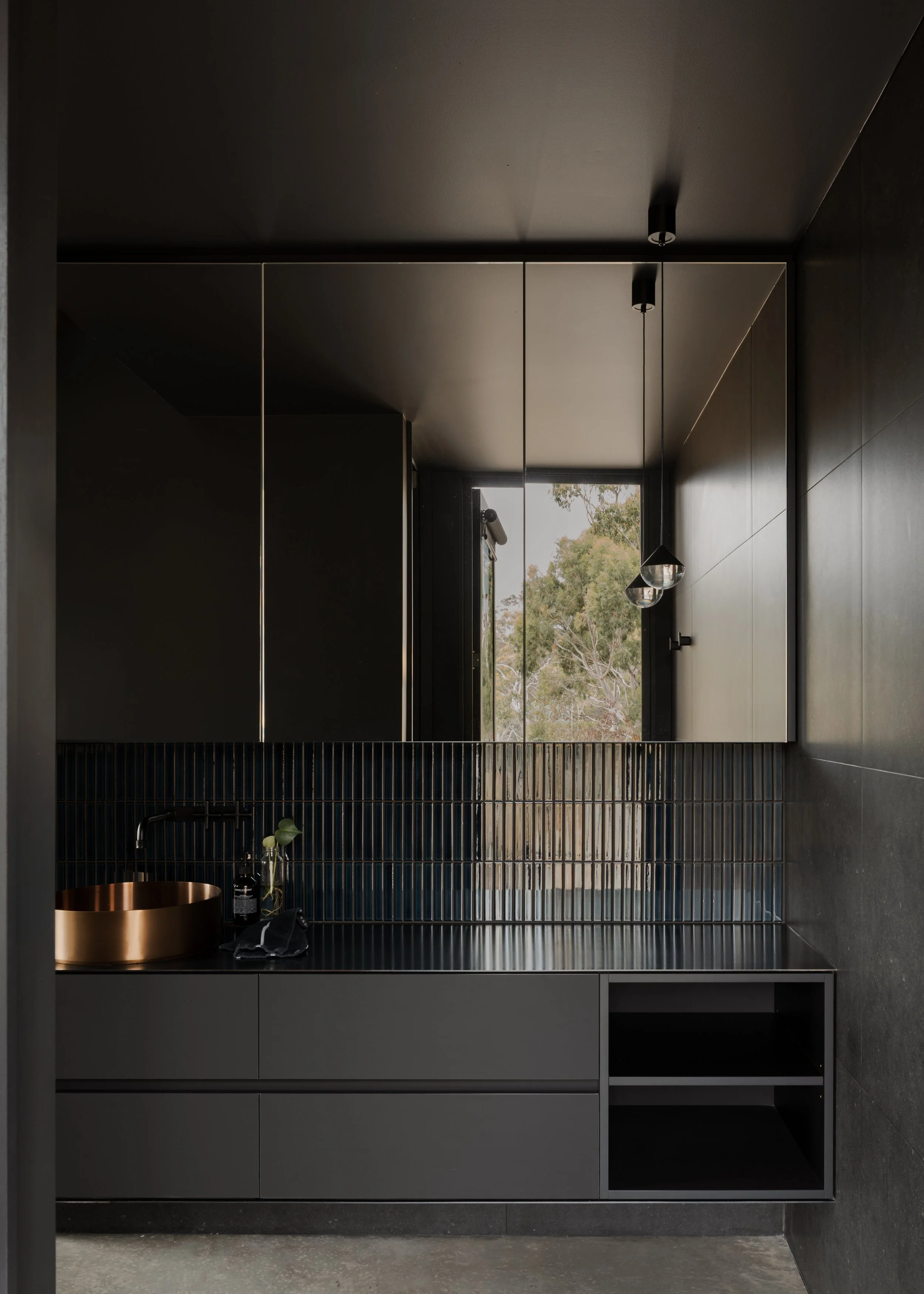 dark bathroom interior – Australian house design – Hobart house – Hobart Tasmania Australia –Eyrie House by Matt Williams Architects – Simple Dwelling