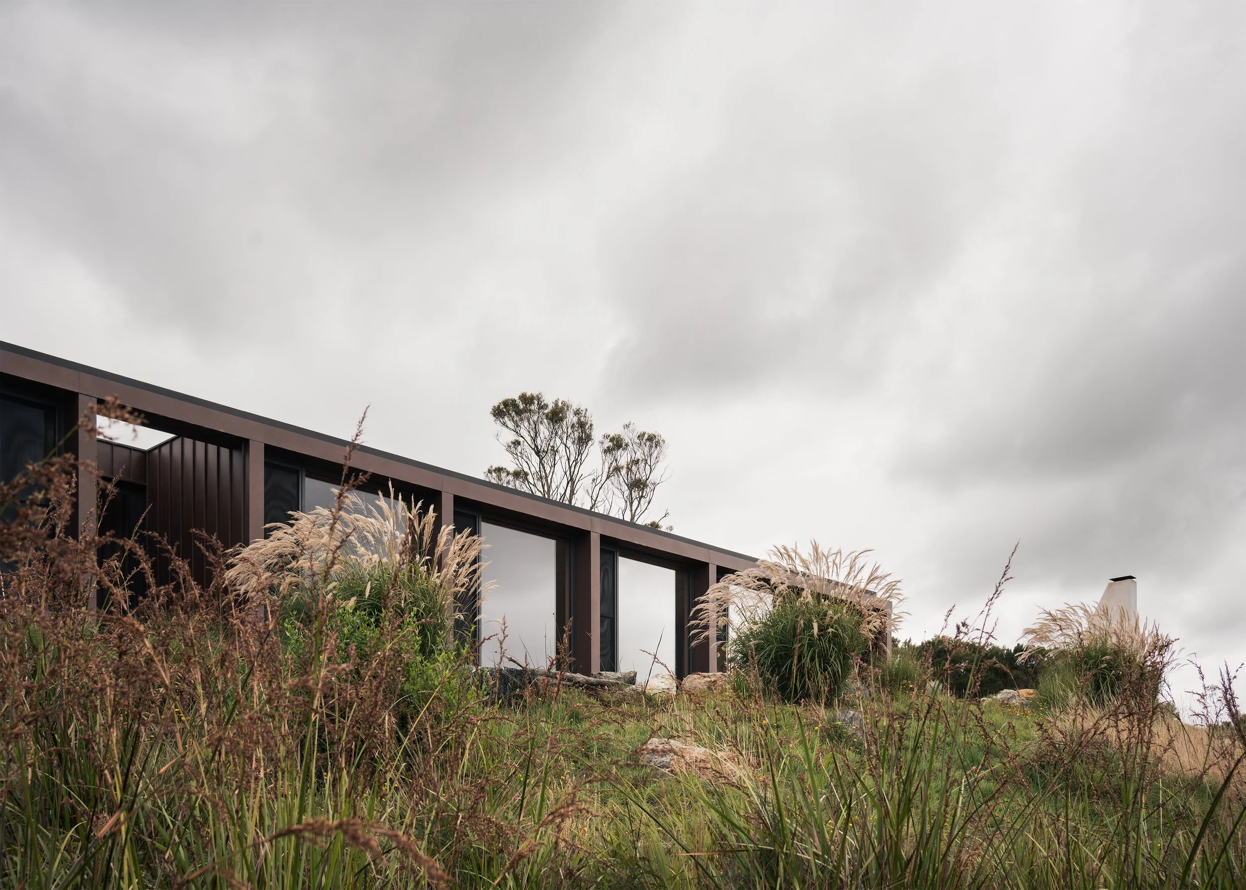 house in the landscape – rural house design – Fish Creek House – Fish Creek Victoria Australia – Horizon House by Neil Architecture – Simple Dwelling
