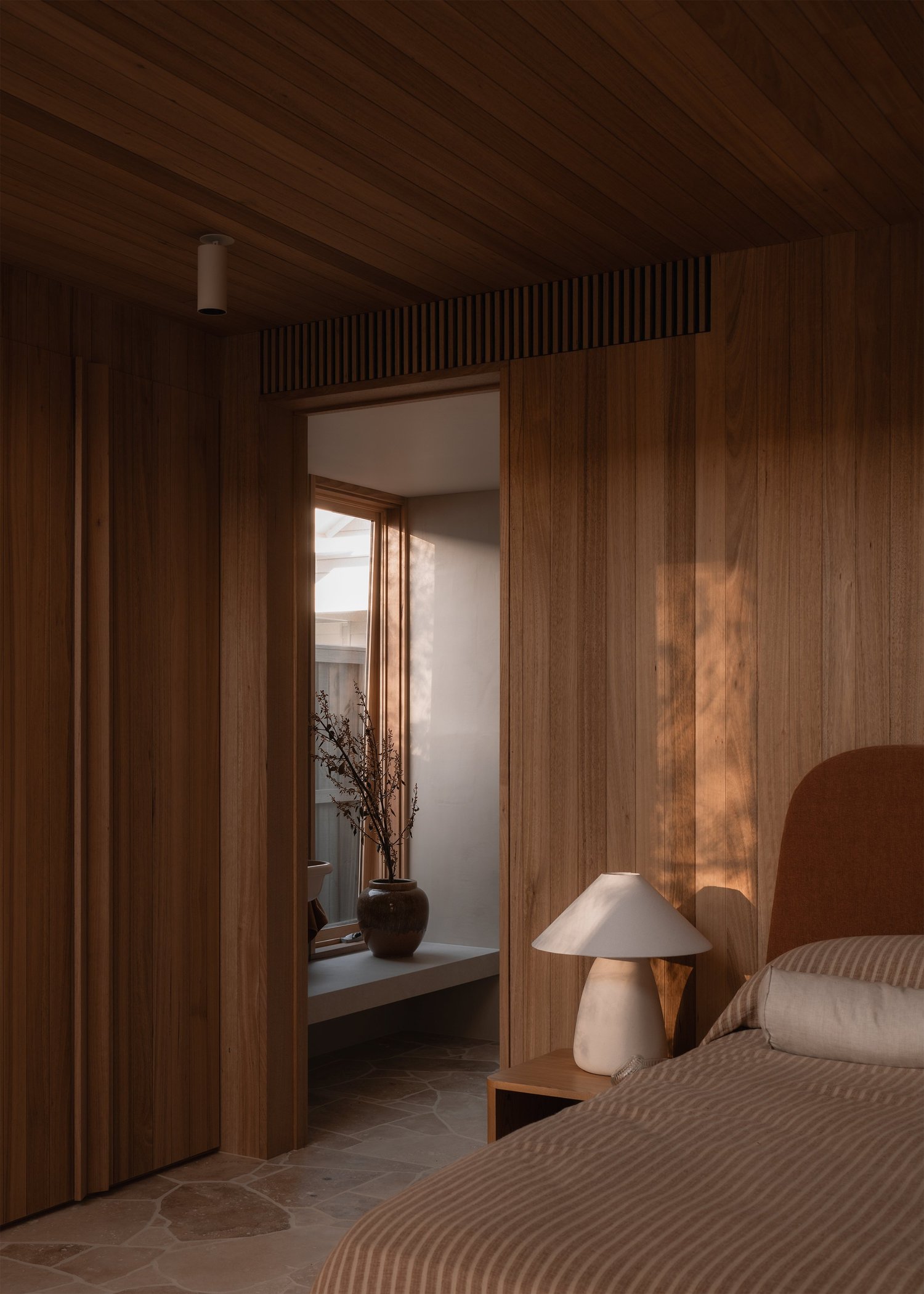 Coastal Courtyard Living – Honey House by Wolveridge Architects ...