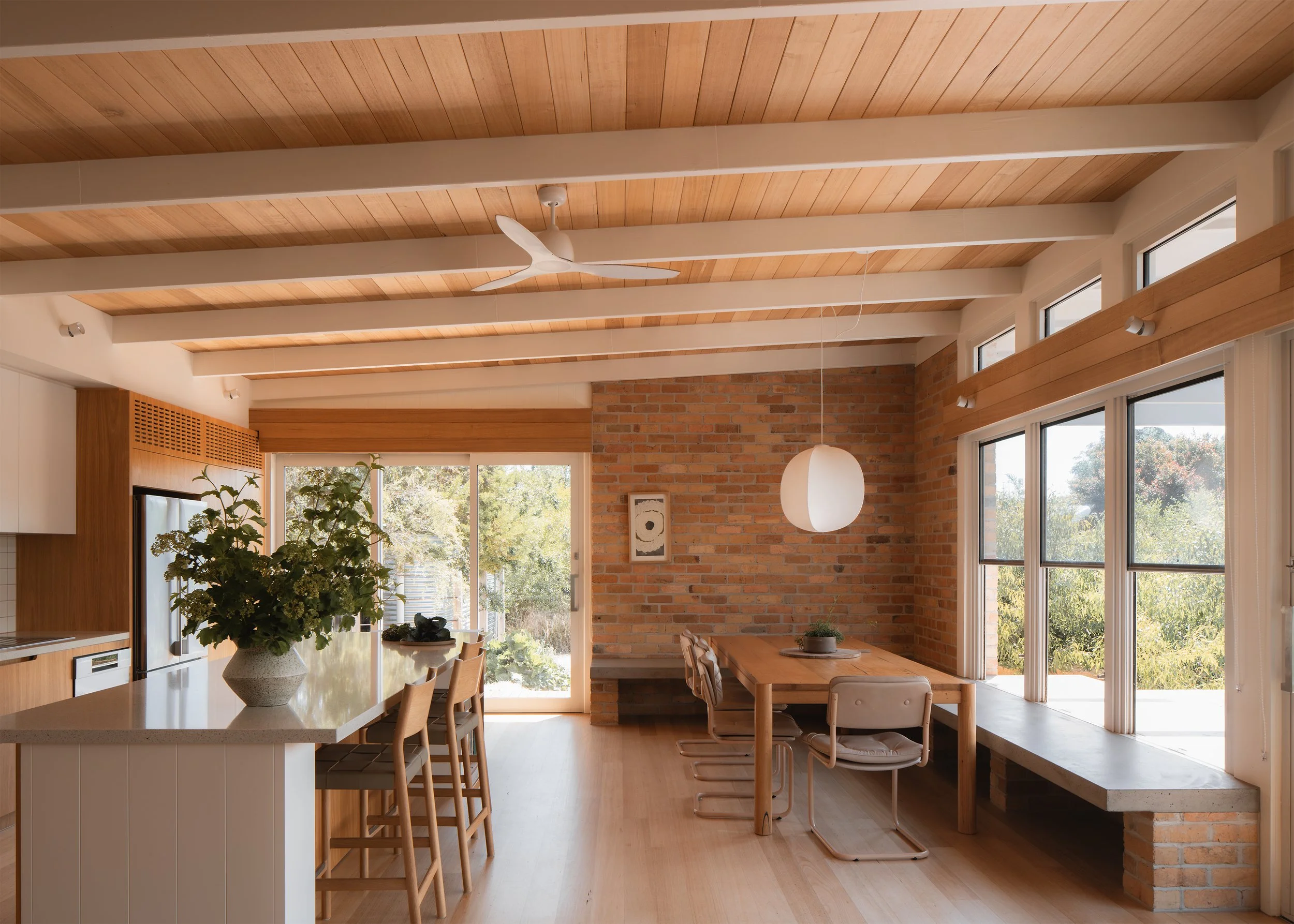 coastal architecture – mid century modern inspired – Barwon Heads Victoria Australia – Fisherman's Walk by Megowan