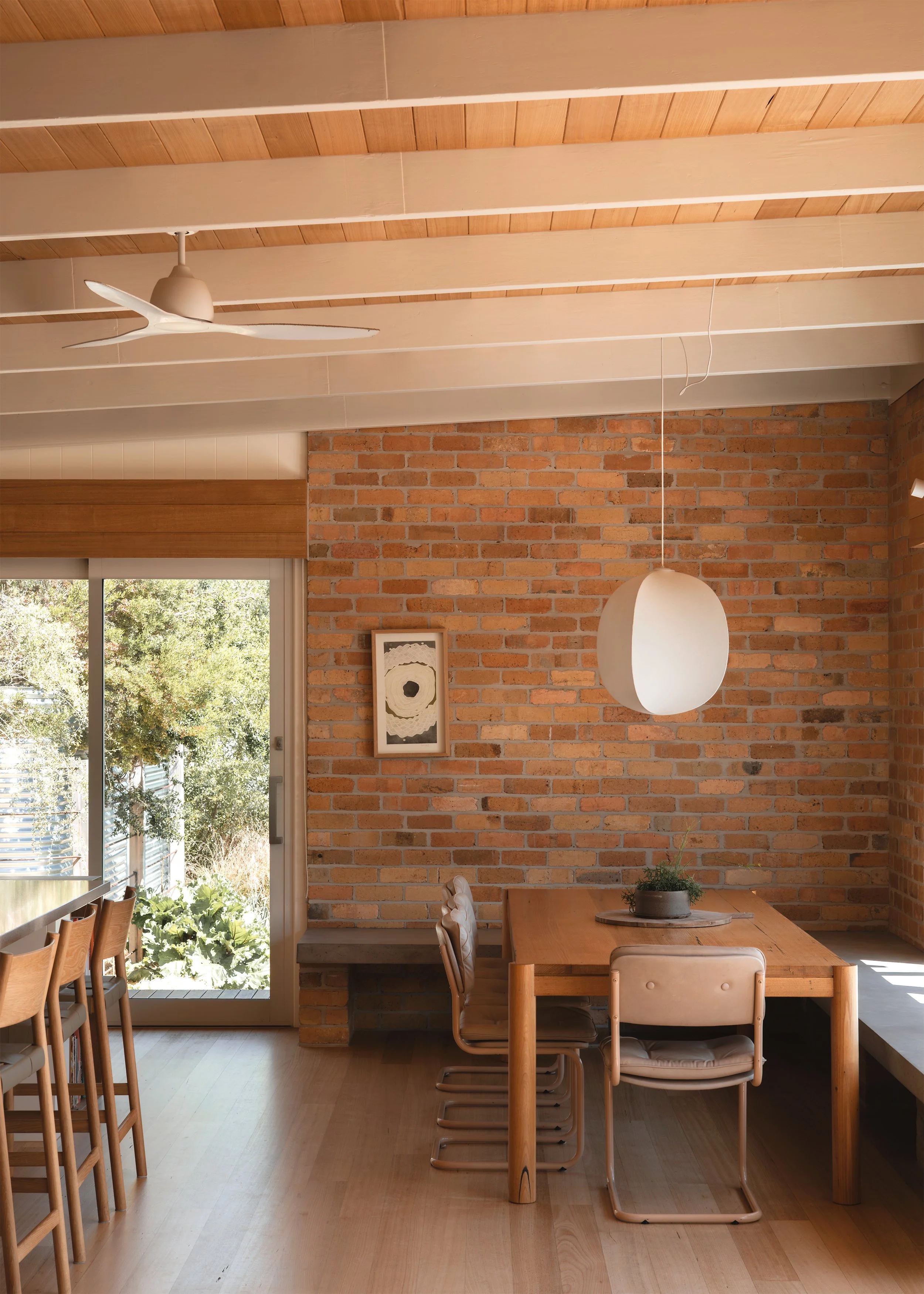 Australia interior design architecture – mid century modern inspired – Barwon Heads Victoria Australia – Fisherman's Walk by Megowan
