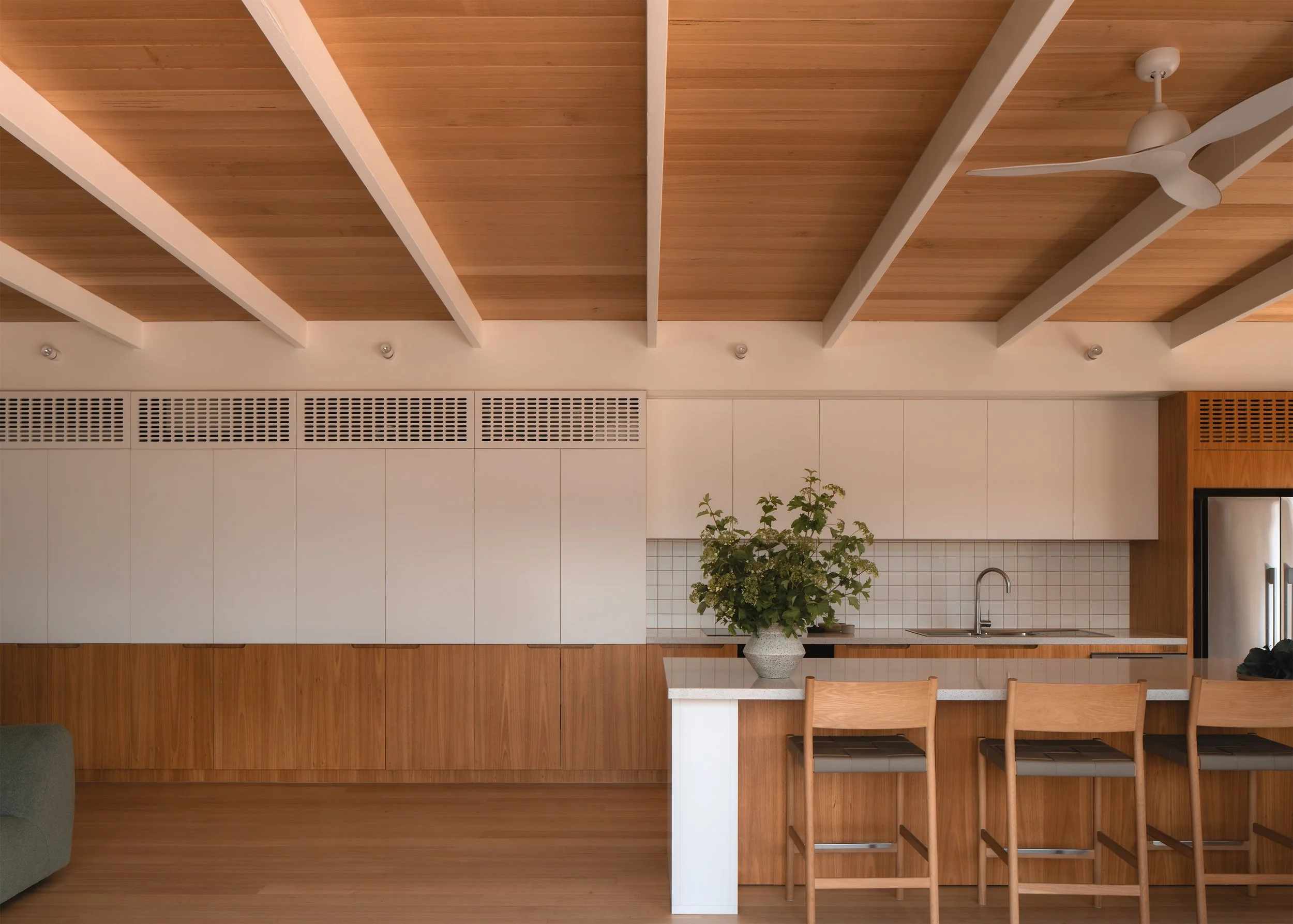 kitchen design – budget friendly house design – Barwon Heads Victoria Australia – Fisherman's Walk by Megowan